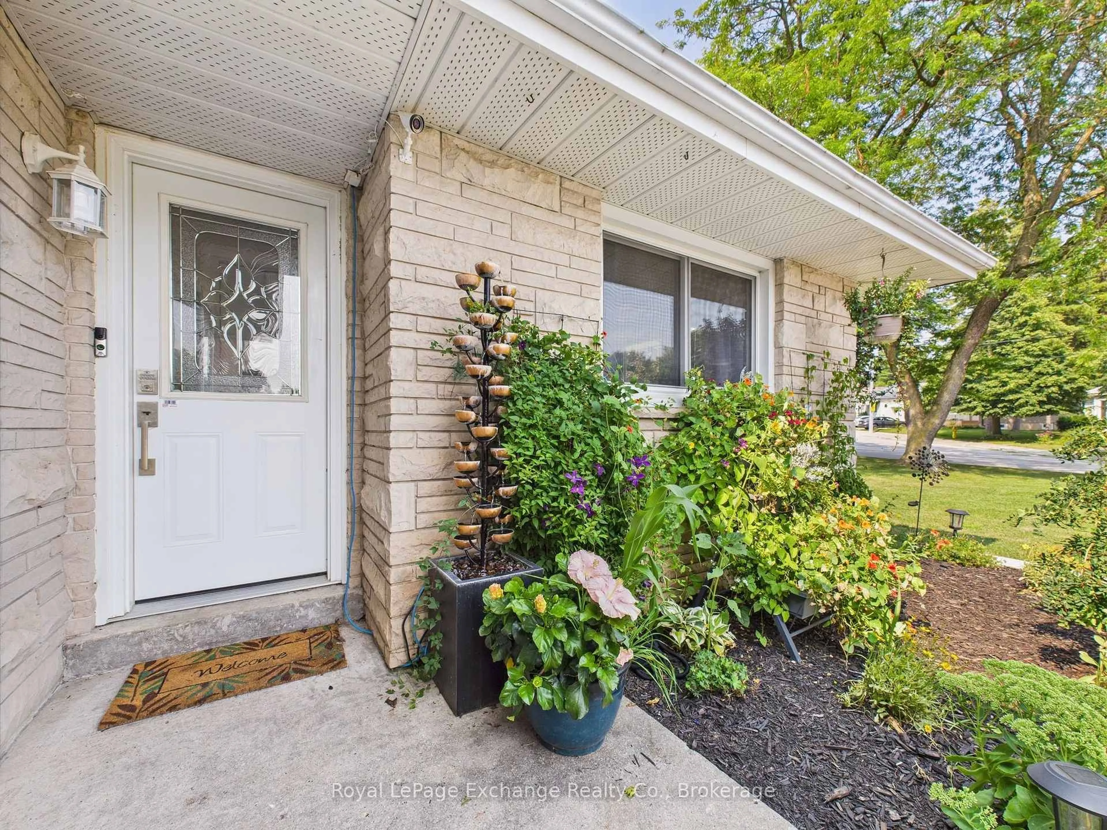 Indoor entryway for 176 Diagonal Rd, North Huron Ontario N0G 2W0