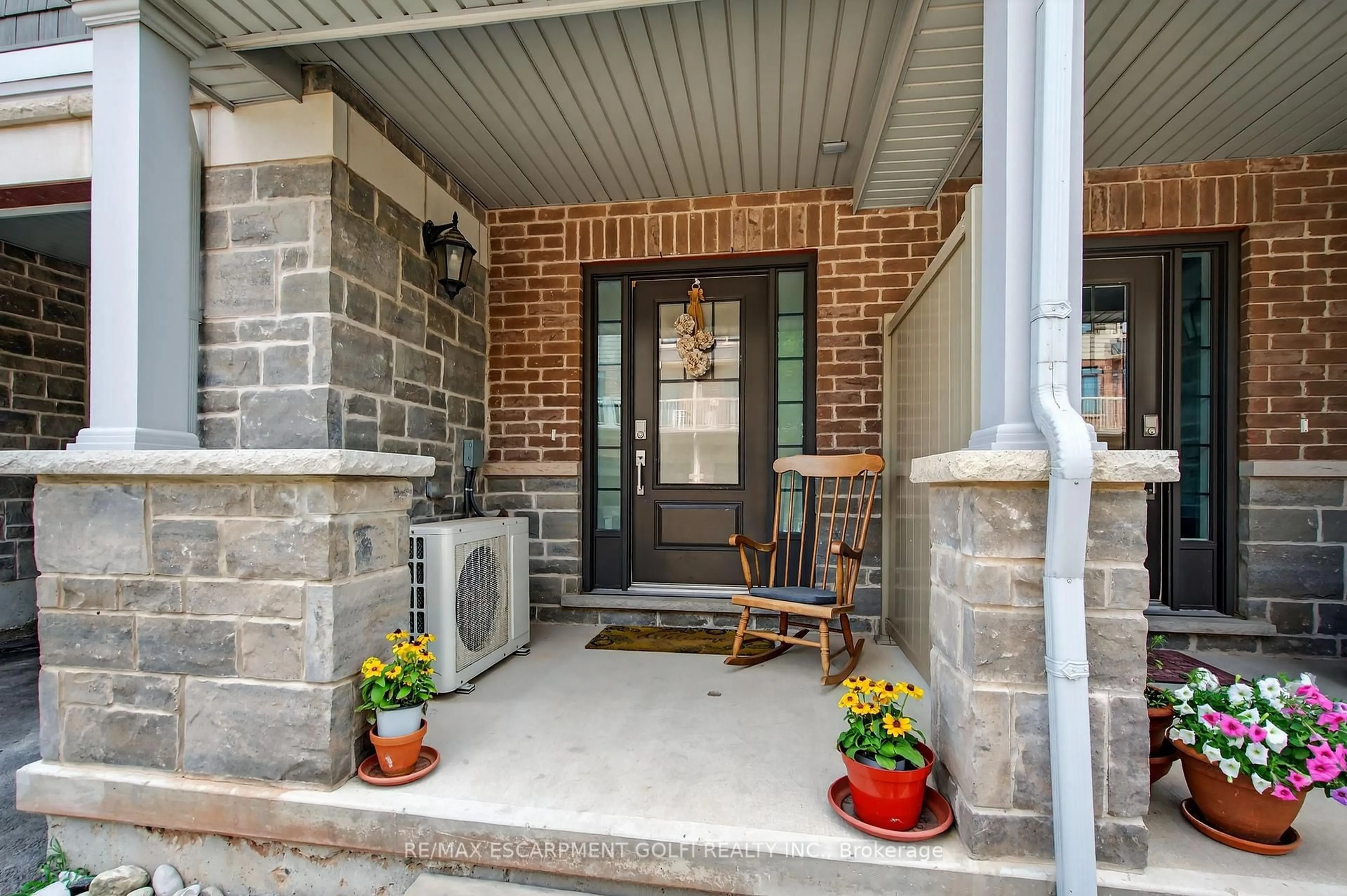 Indoor entryway for 288 GLOVER Rd #21, Hamilton Ontario L8E 5H6