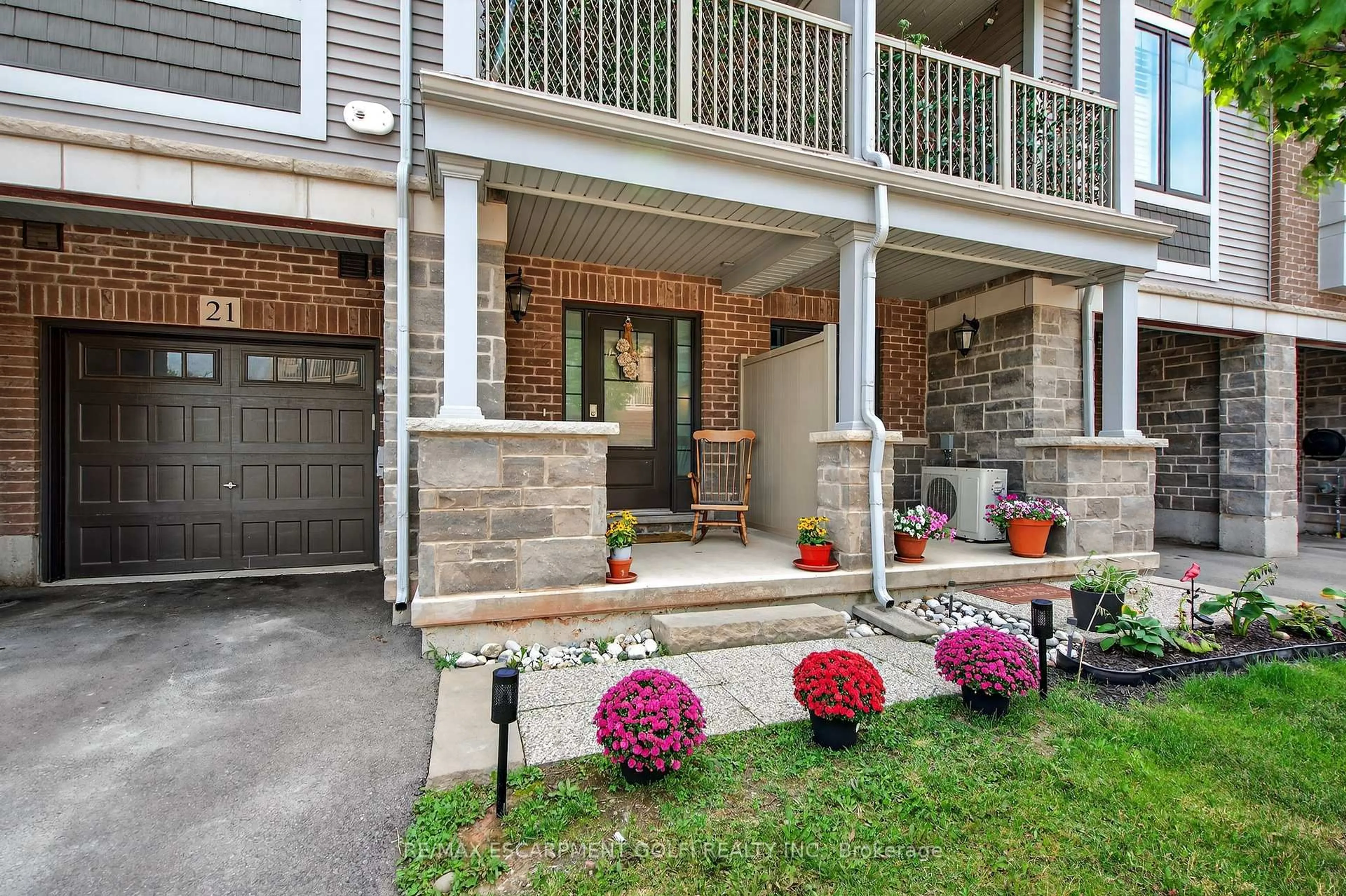 Patio, street for 288 GLOVER Rd #21, Hamilton Ontario L8E 5H6