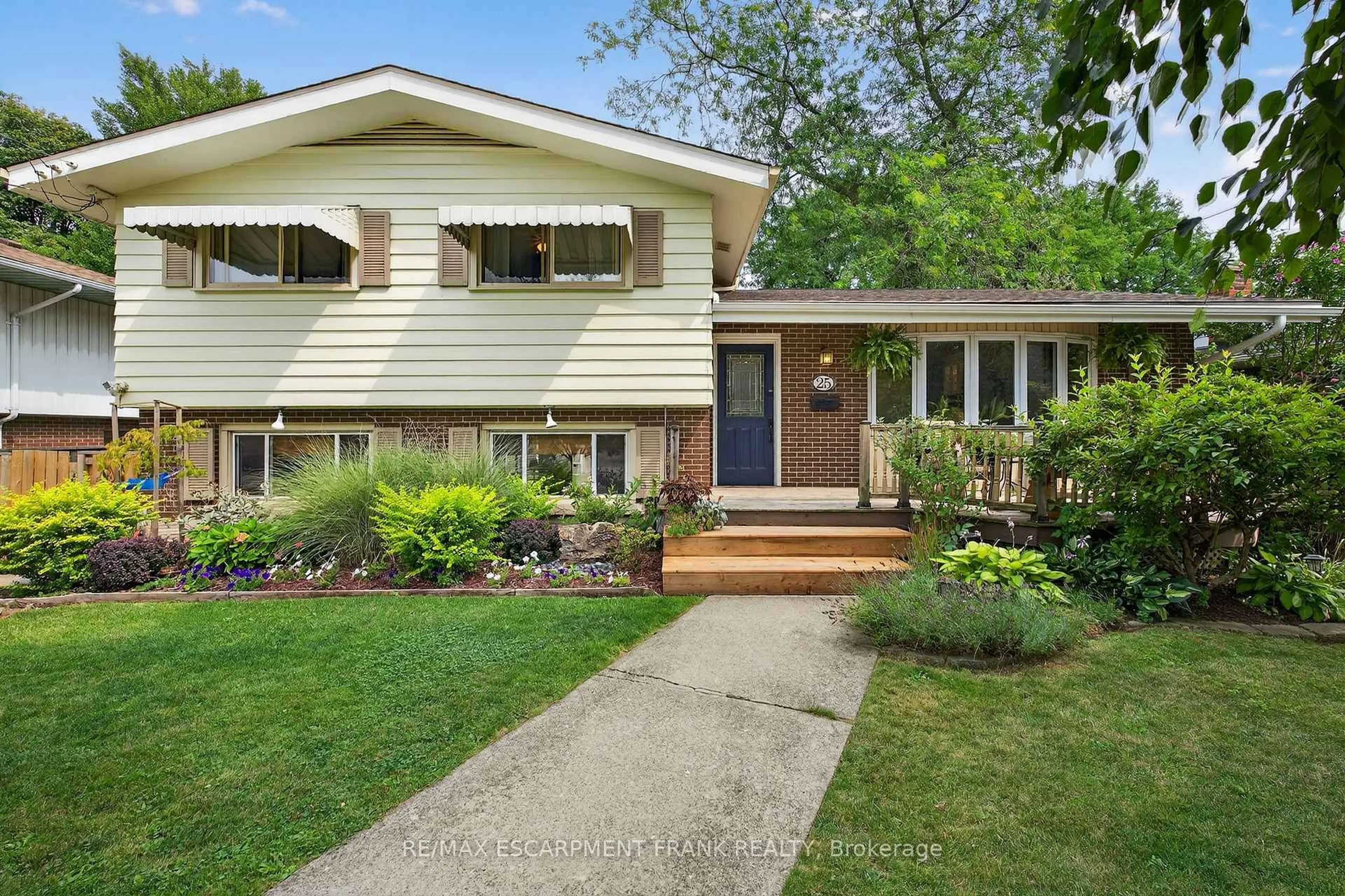 Home with vinyl exterior material, street for 25 Belair Dr, Hamilton Ontario L9A 2Z3
