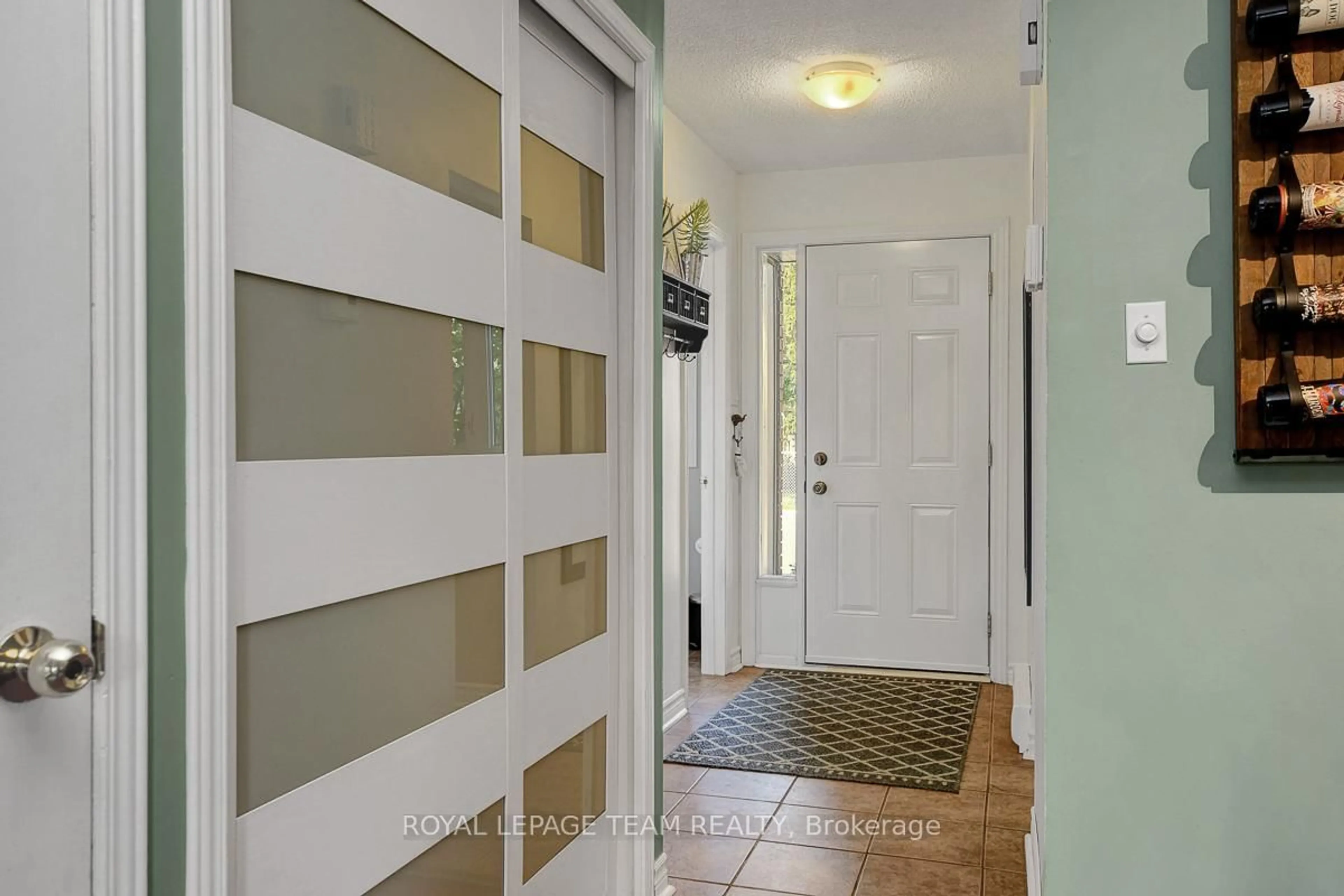 Indoor entryway for 1302 Alness Crt #15, Ottawa Ontario K1B 5H2