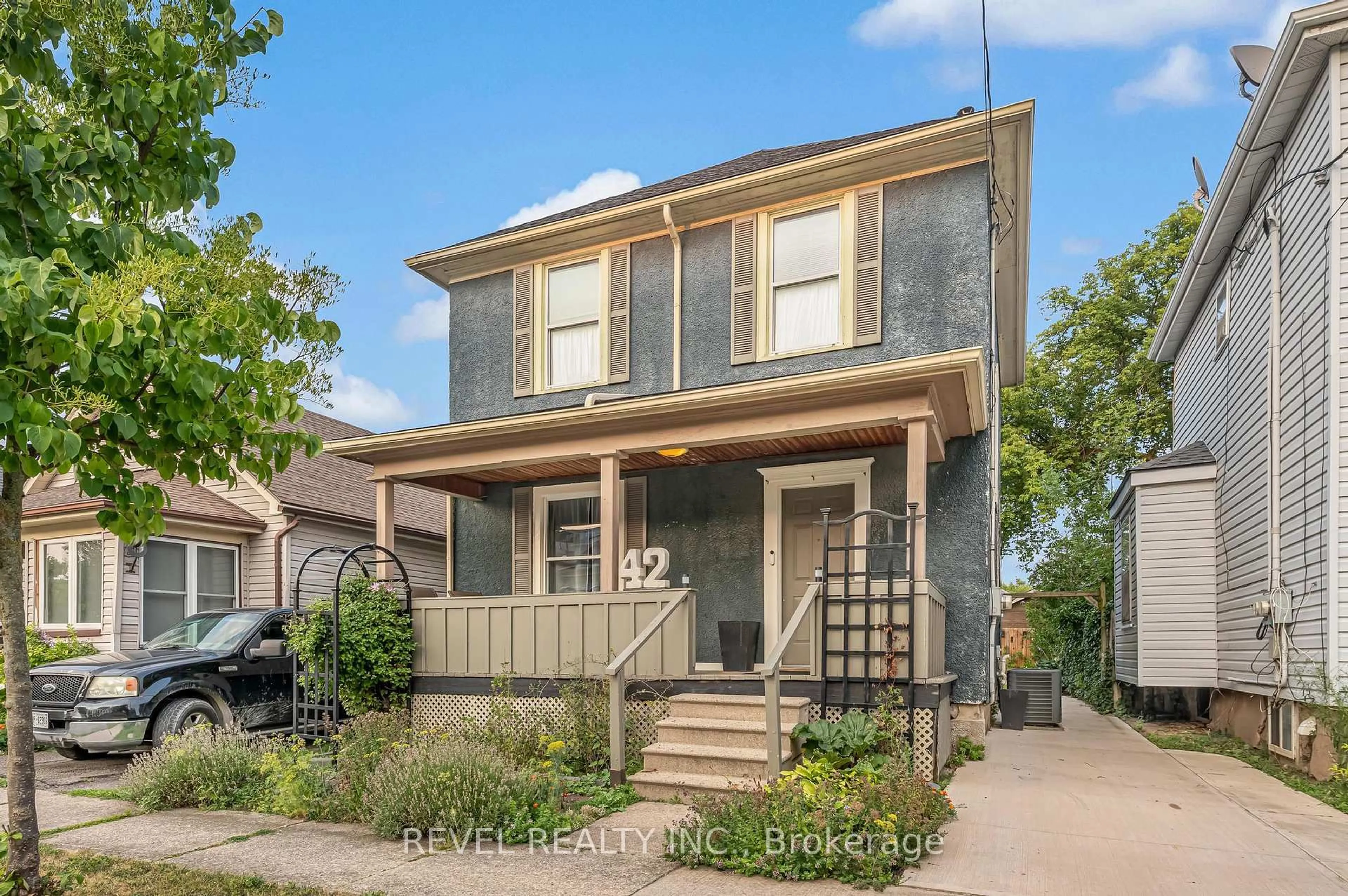 Home with brick exterior material, street for 42 Berryman Ave, St. Catharines Ontario L2R 3W9