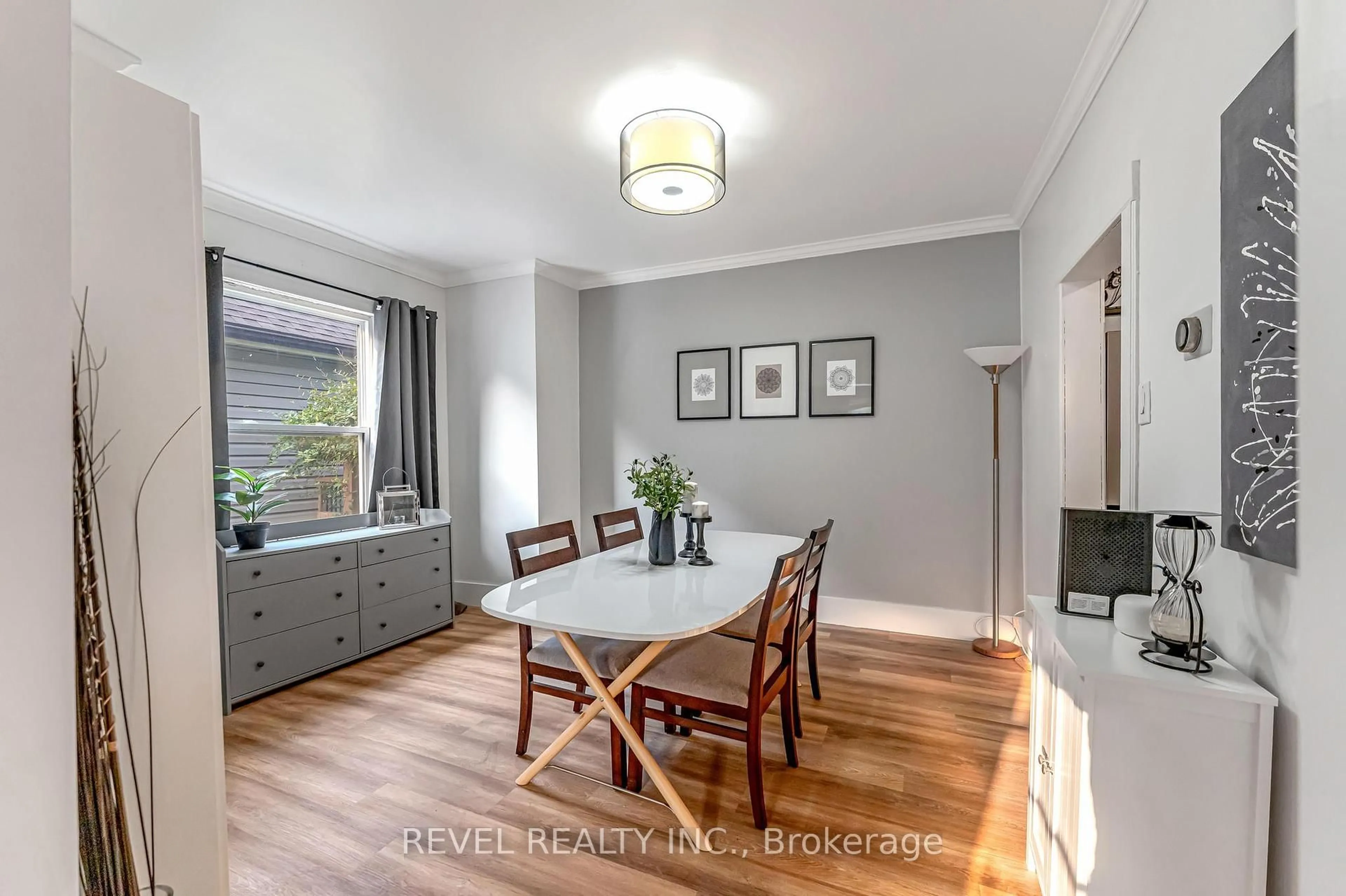 Dining room, wood/laminate floor for 42 Berryman Ave, St. Catharines Ontario L2R 3W9