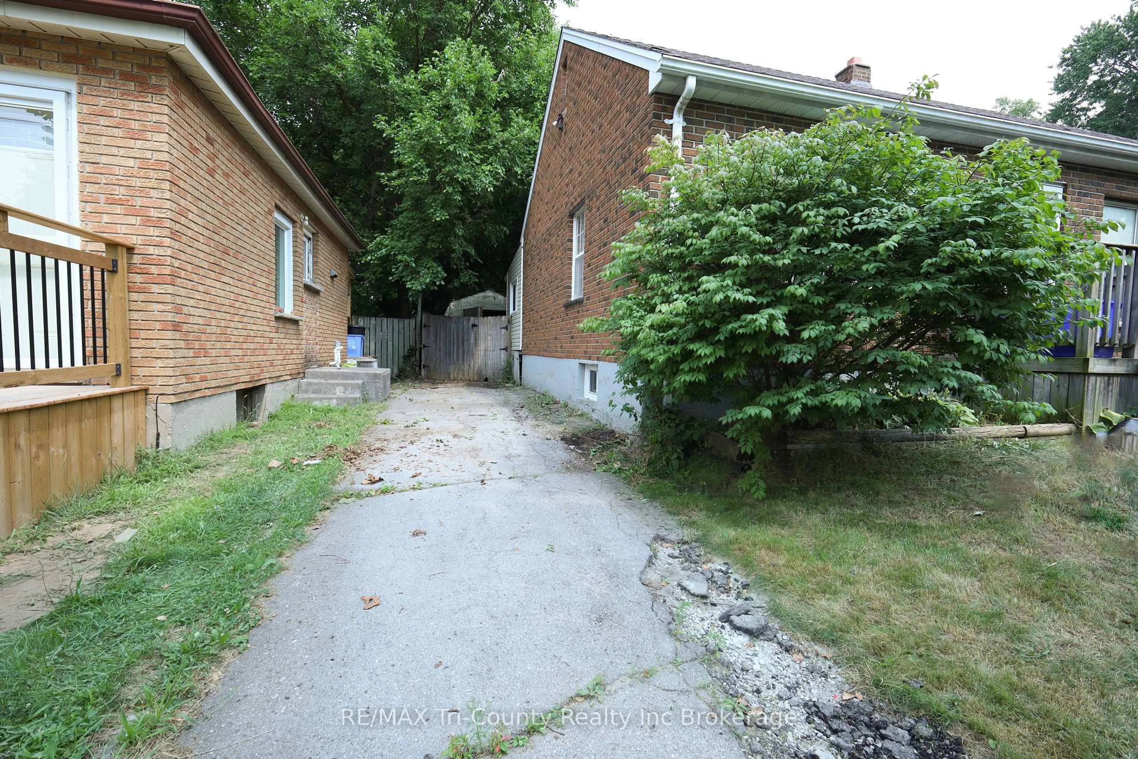 Patio, street for 164 Fellner Ave, London East Ontario N5W 4H1