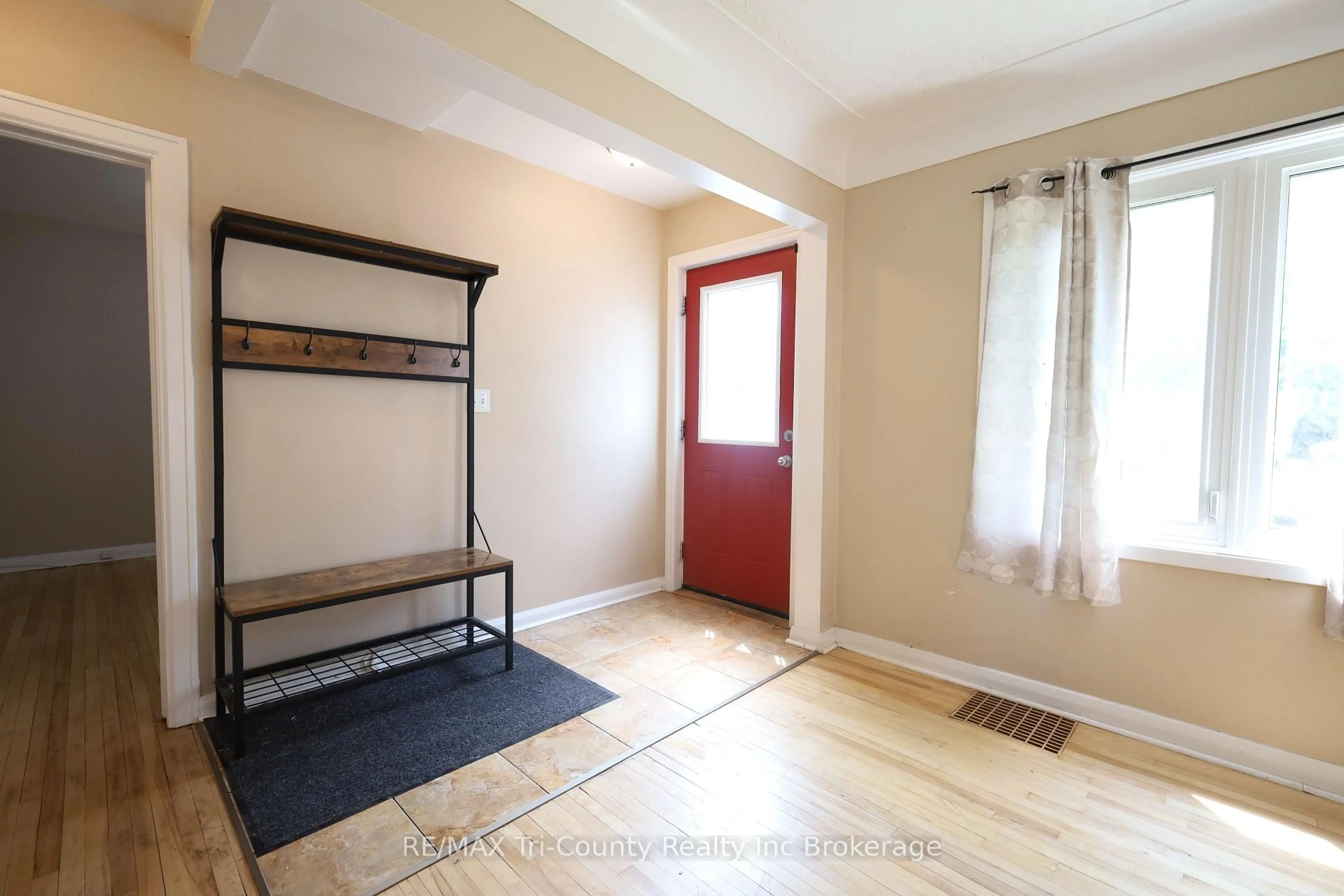 Unknown for 164 Fellner Ave, London East Ontario N5W 4H1