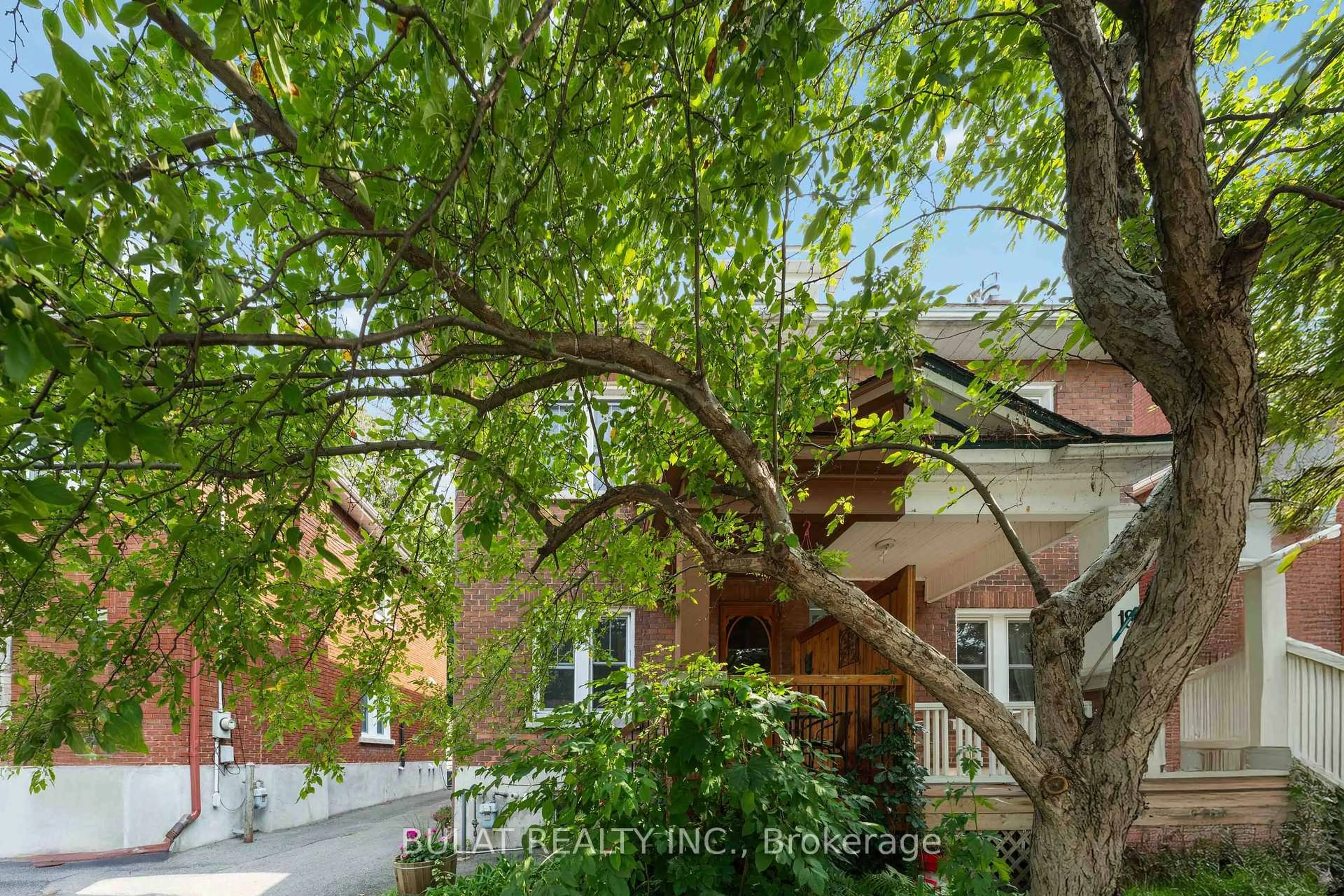 Unknown for 16 Foster St, Ottawa Ontario K1Y 3J4