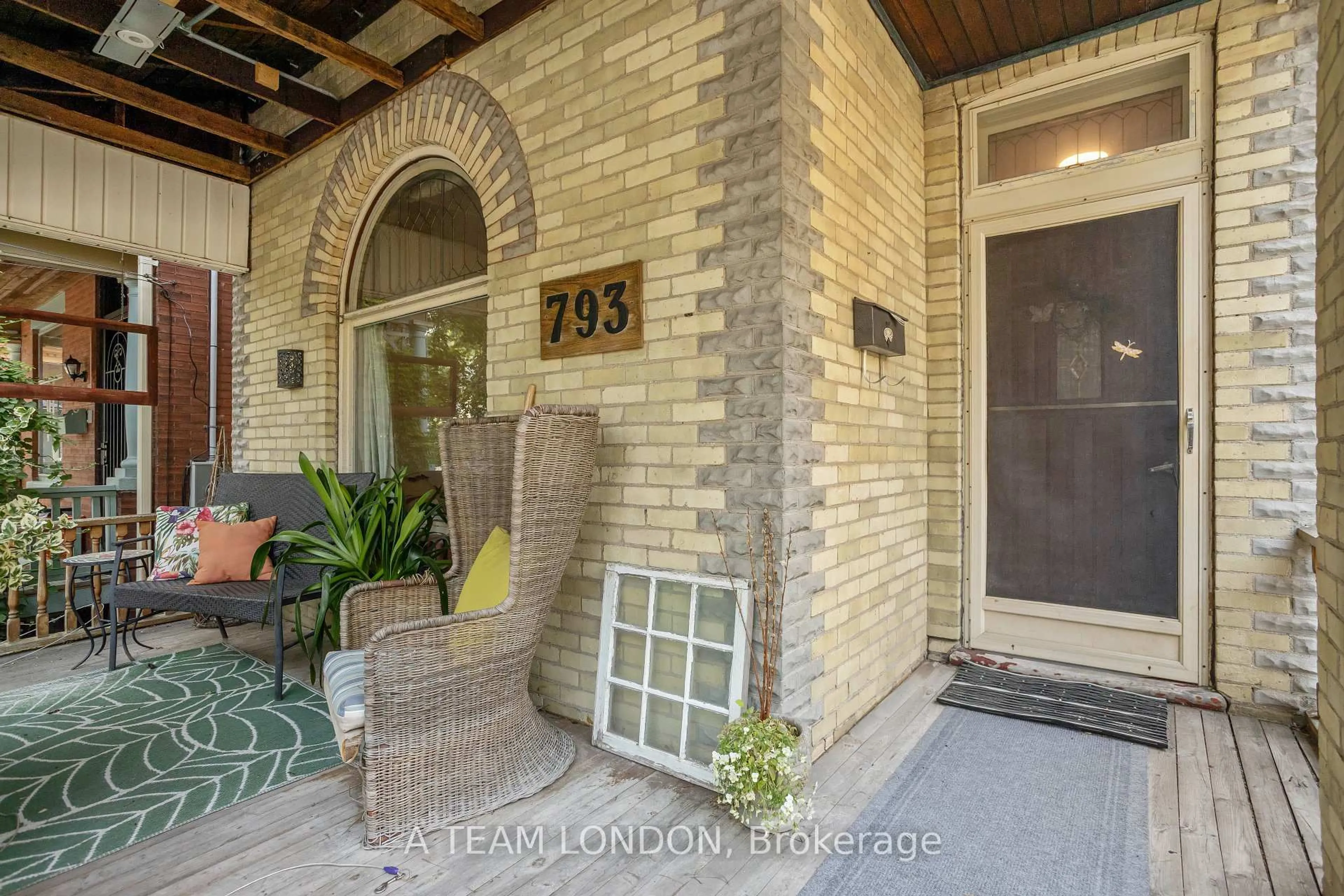 Indoor entryway for 793 Lorne Ave, London East Ontario N5W 3K9