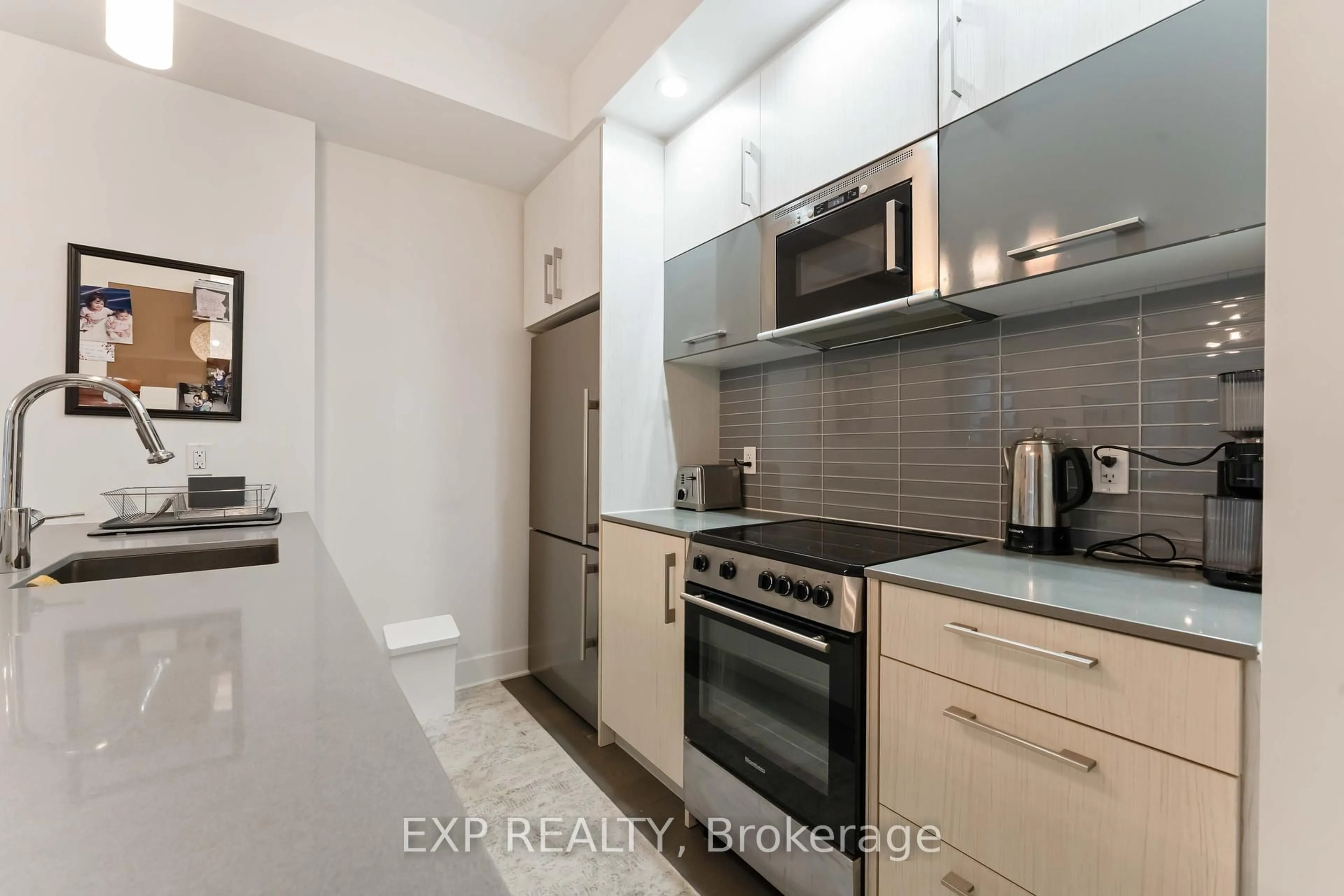 Standard kitchen, unknown for 255 Bay St #206, Ottawa Ontario K1R 0C5