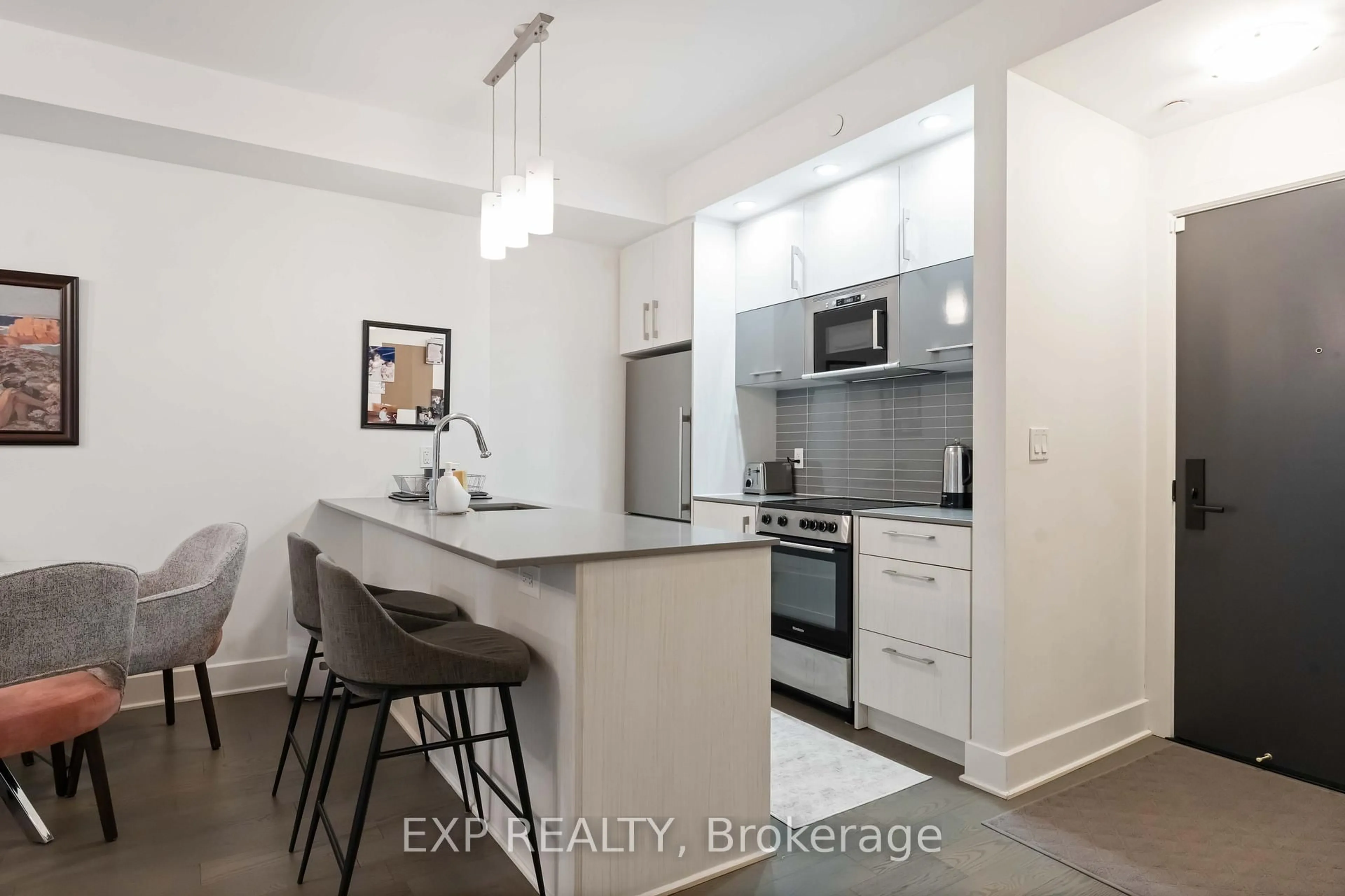 Unknown for 255 Bay St #206, Ottawa Ontario K1R 0C5