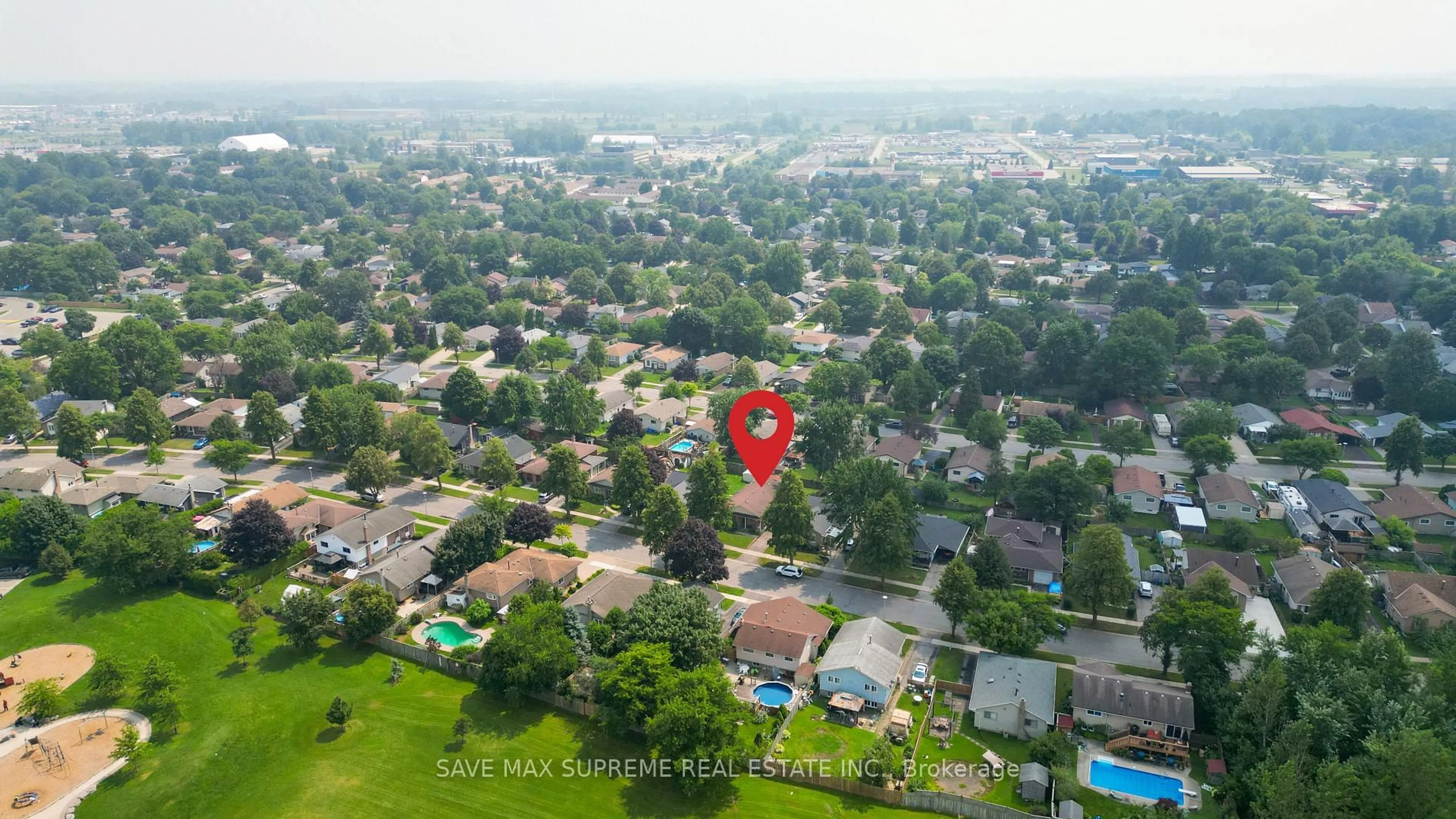A pic from outside/outdoor area/front of a property/back of a property/a pic from drone, unknown for 29 Renny Cres, London South Ontario N6E 2C4
