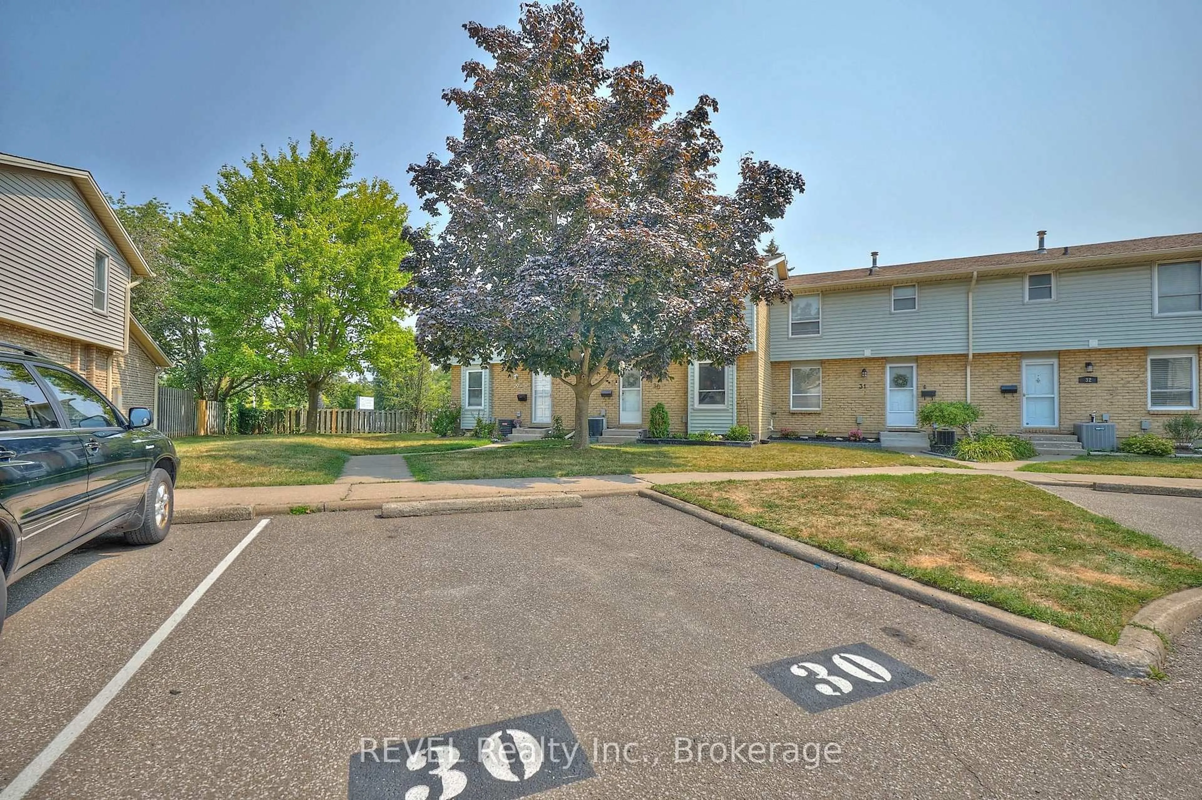 A pic from outside/outdoor area/front of a property/back of a property/a pic from drone, street for 242 Lakeport Rd #30, St. Catharines Ontario L2N 6V2