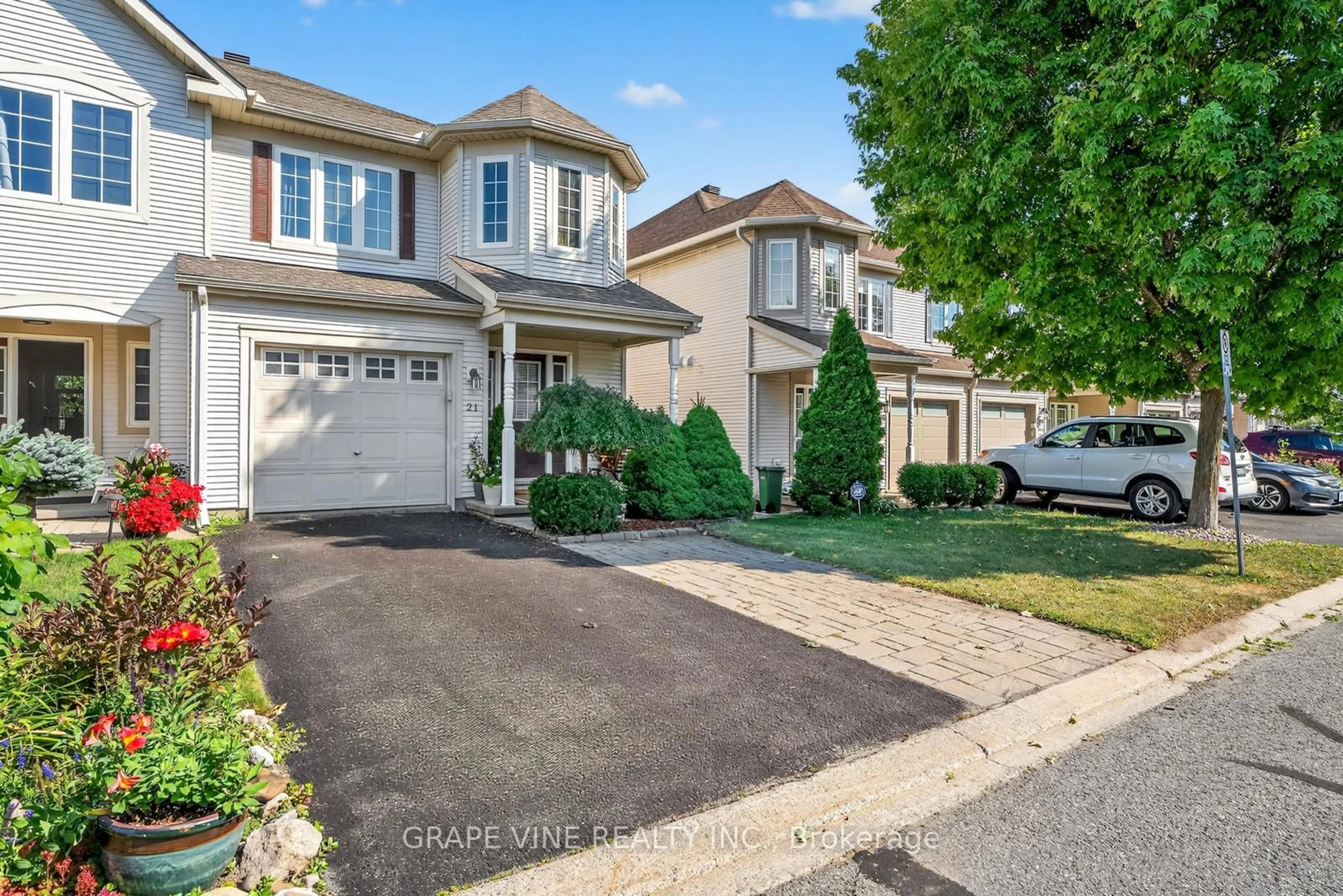A pic from outside/outdoor area/front of a property/back of a property/a pic from drone, street for 21 Fieldberry Private, Ottawa Ontario K2J 5E8