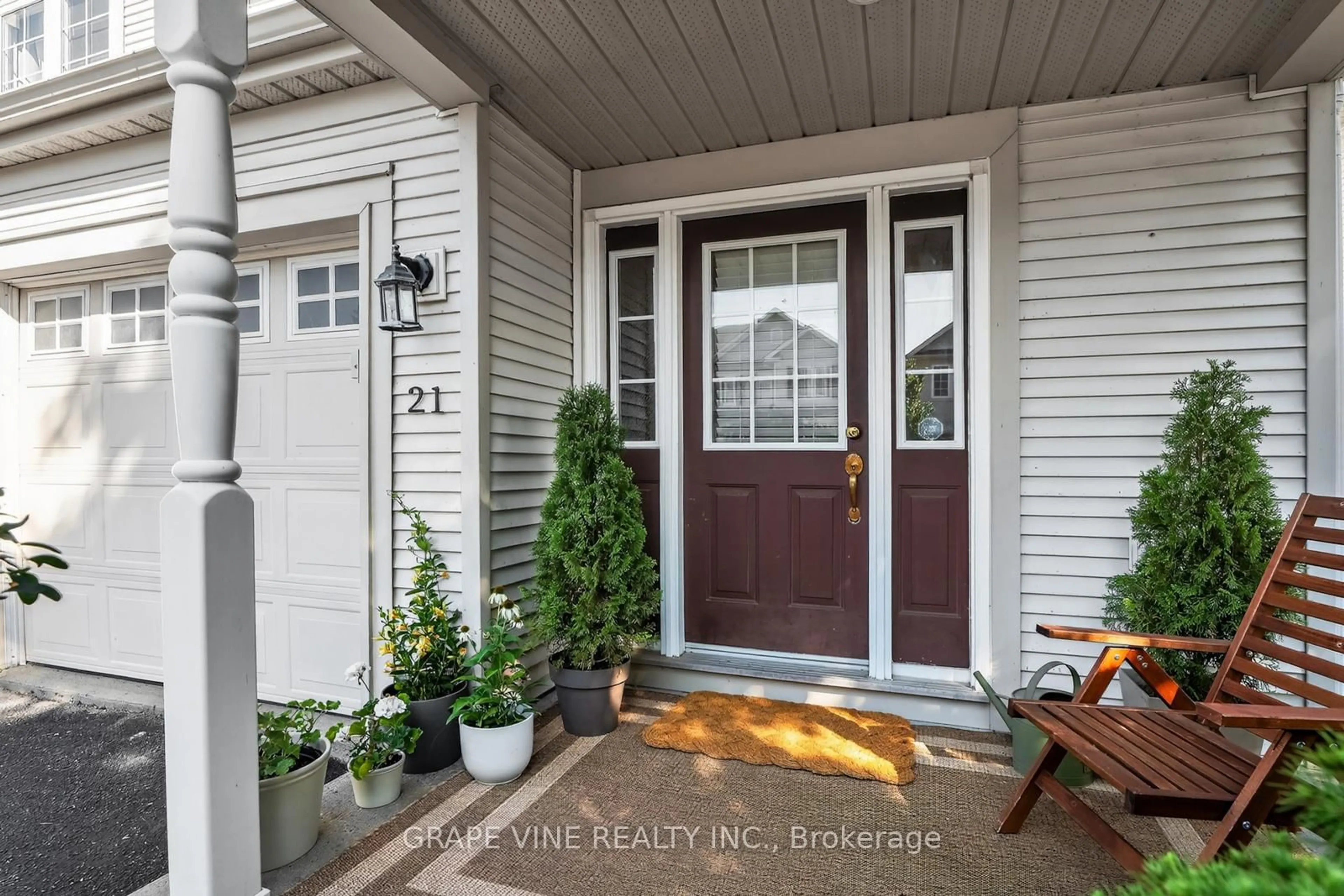 Indoor entryway for 21 Fieldberry Private, Ottawa Ontario K2J 5E8