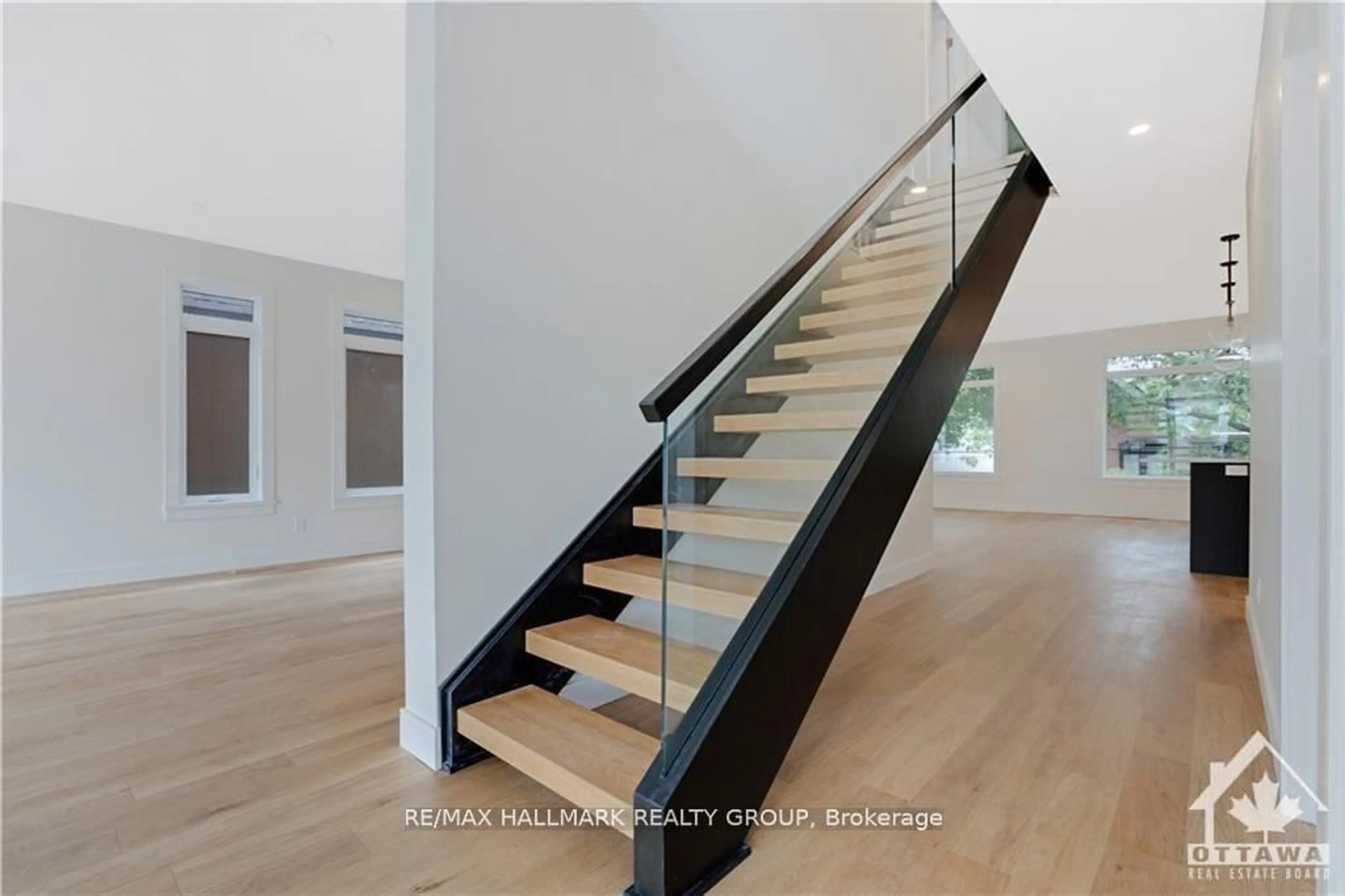 Stairs for 14 THORNTON Ave, Ottawa Ontario K1S 2R9