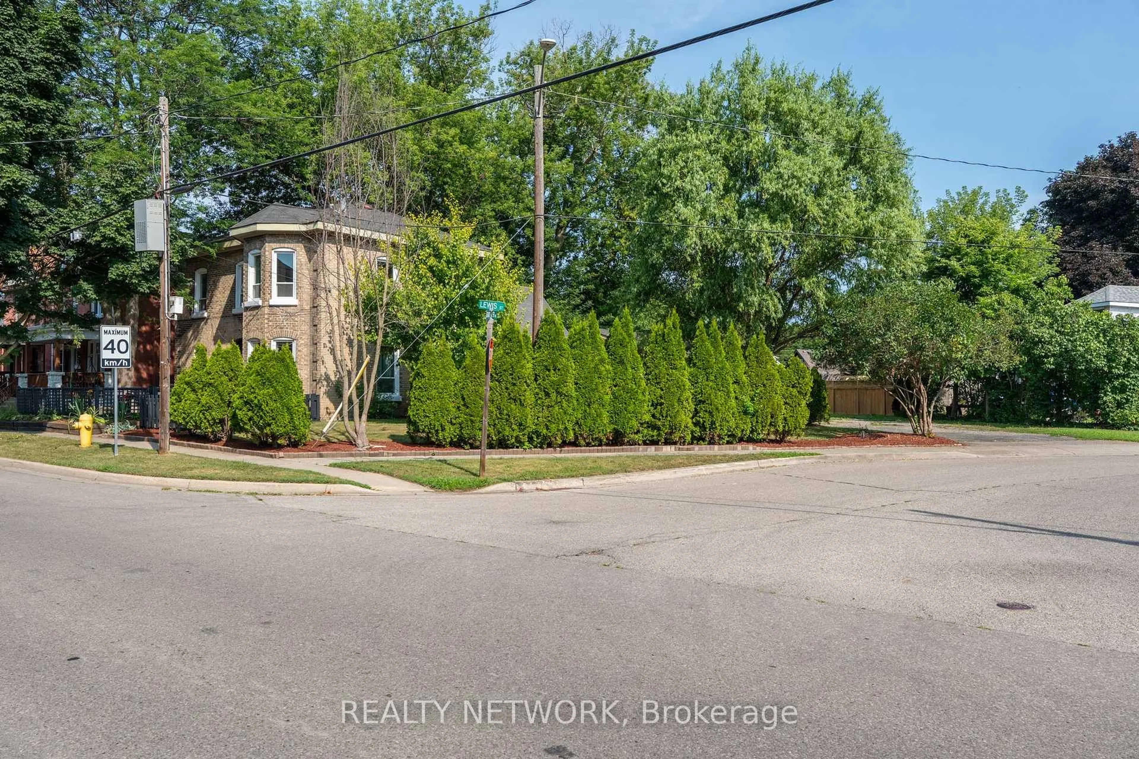 Unknown for 301 Grand River Ave, Brantford Ontario N3T 4Y6