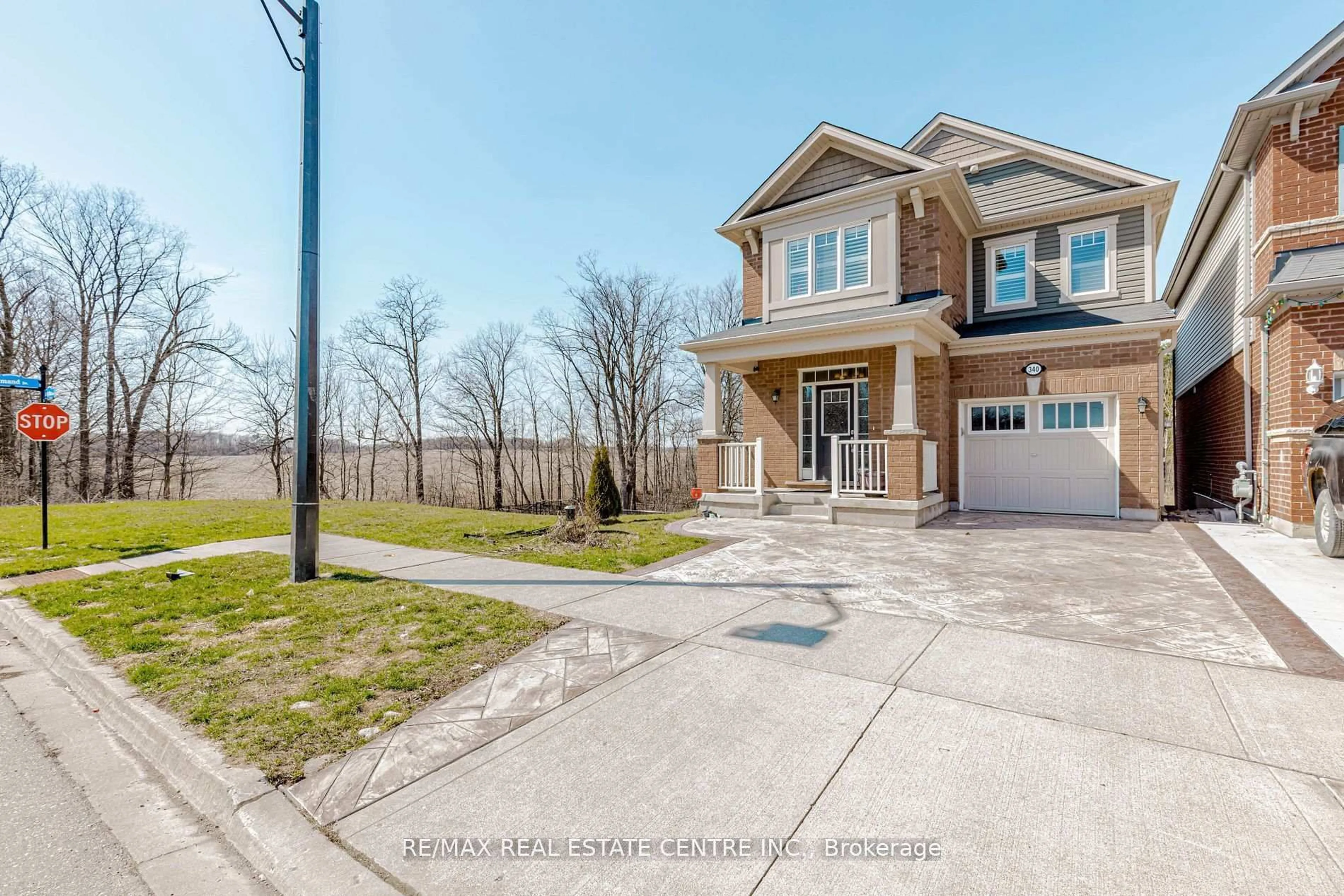 A pic from outside/outdoor area/front of a property/back of a property/a pic from drone, street for 340 Shady Glen Cres, Kitchener Ontario N2R 0J8