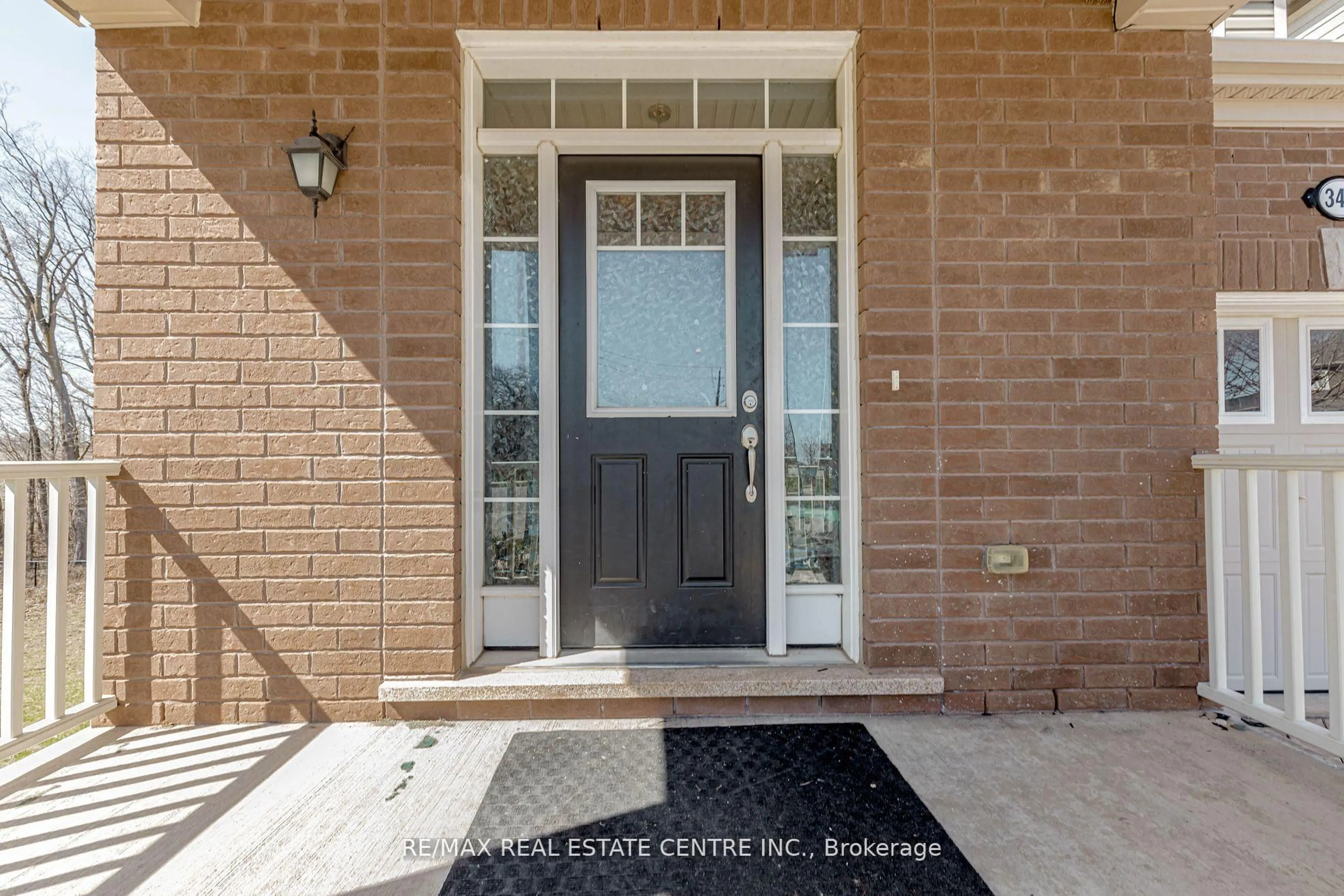 Indoor entryway for 340 Shady Glen Cres, Kitchener Ontario N2R 0J8