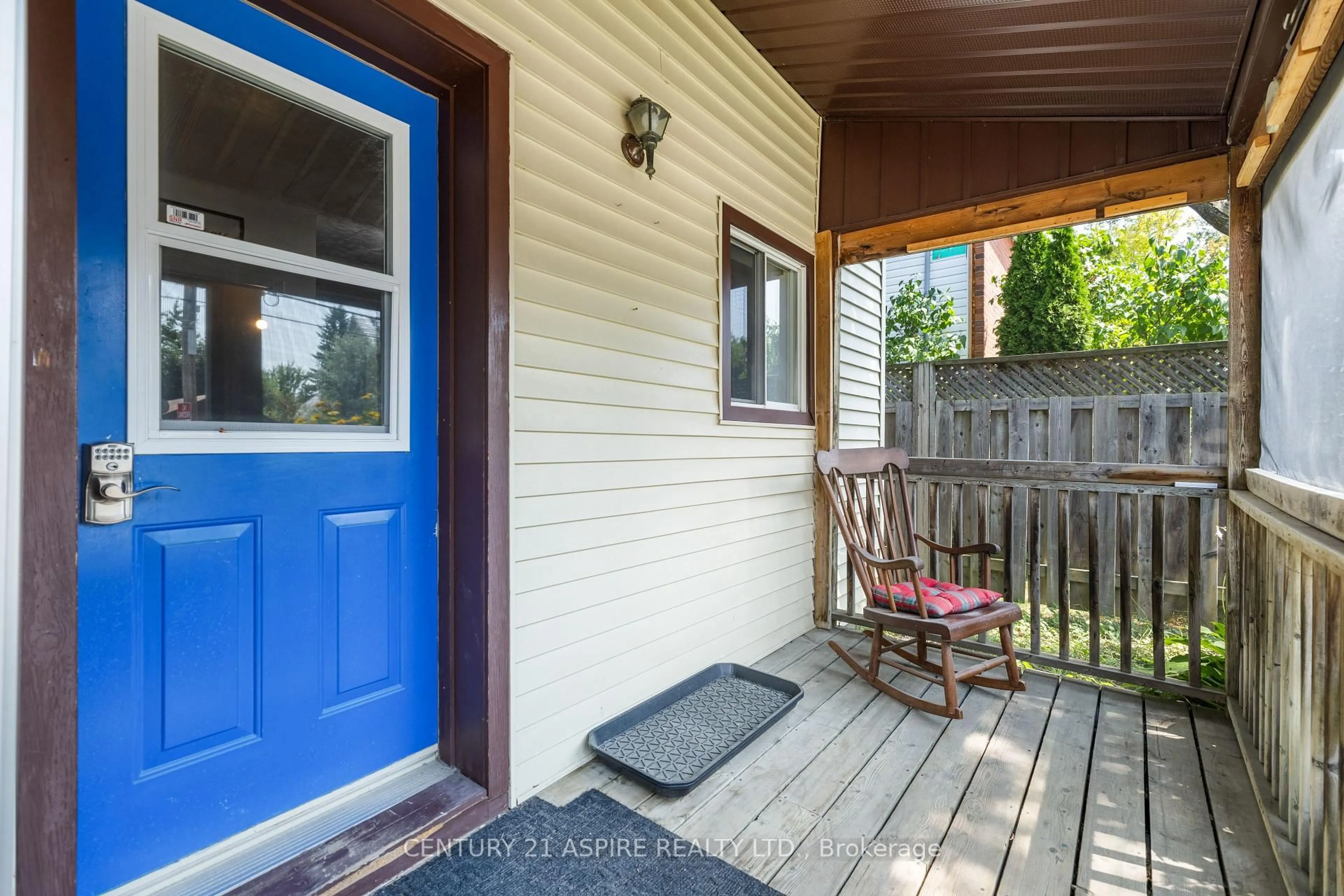 Indoor entryway for 1991 Foresters Falls Rd Rd, Foresters Falls Ontario K0J 1V0