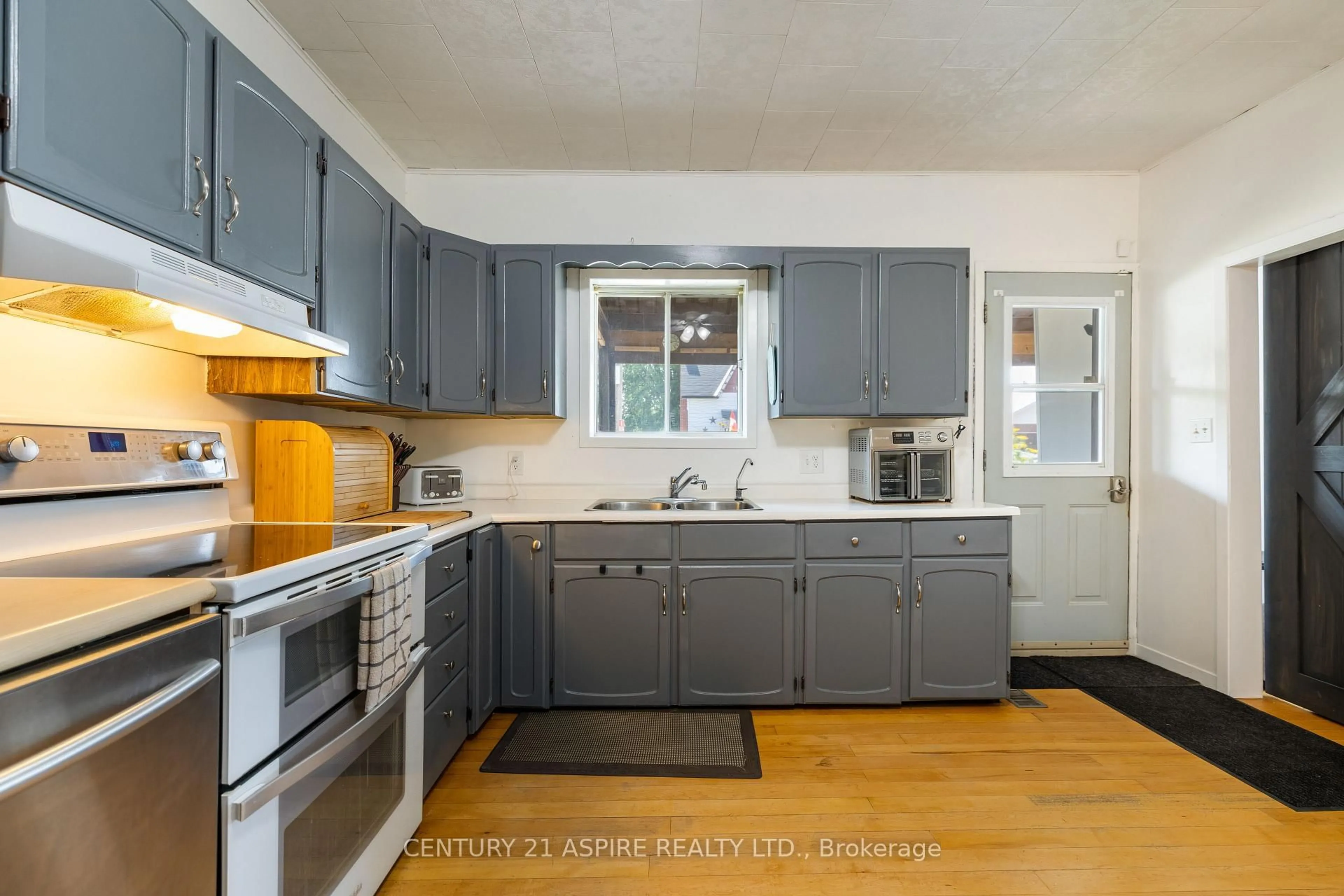Standard kitchen, unknown for 1991 Foresters Falls Rd Rd, Foresters Falls Ontario K0J 1V0