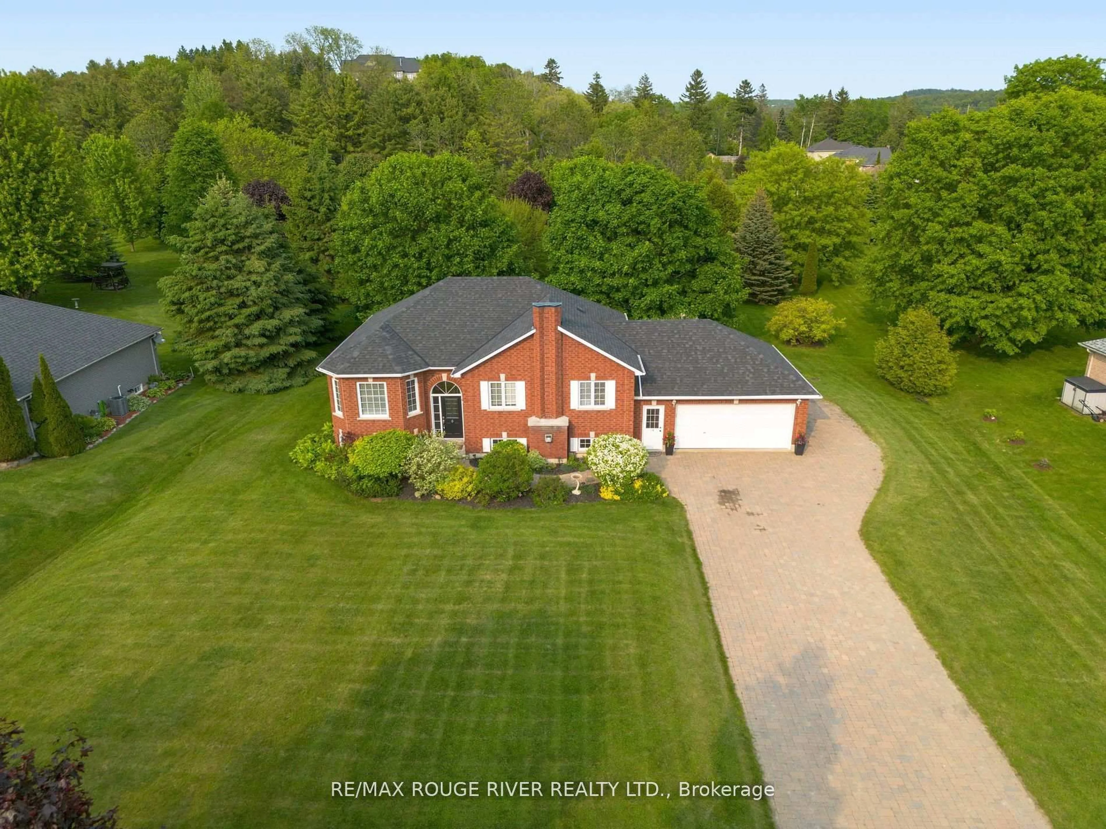 A pic from outside/outdoor area/front of a property/back of a property/a pic from drone, water/lake/river/ocean view for 14 Deerfield Dr, Hamilton Township Ontario K9A 4J9