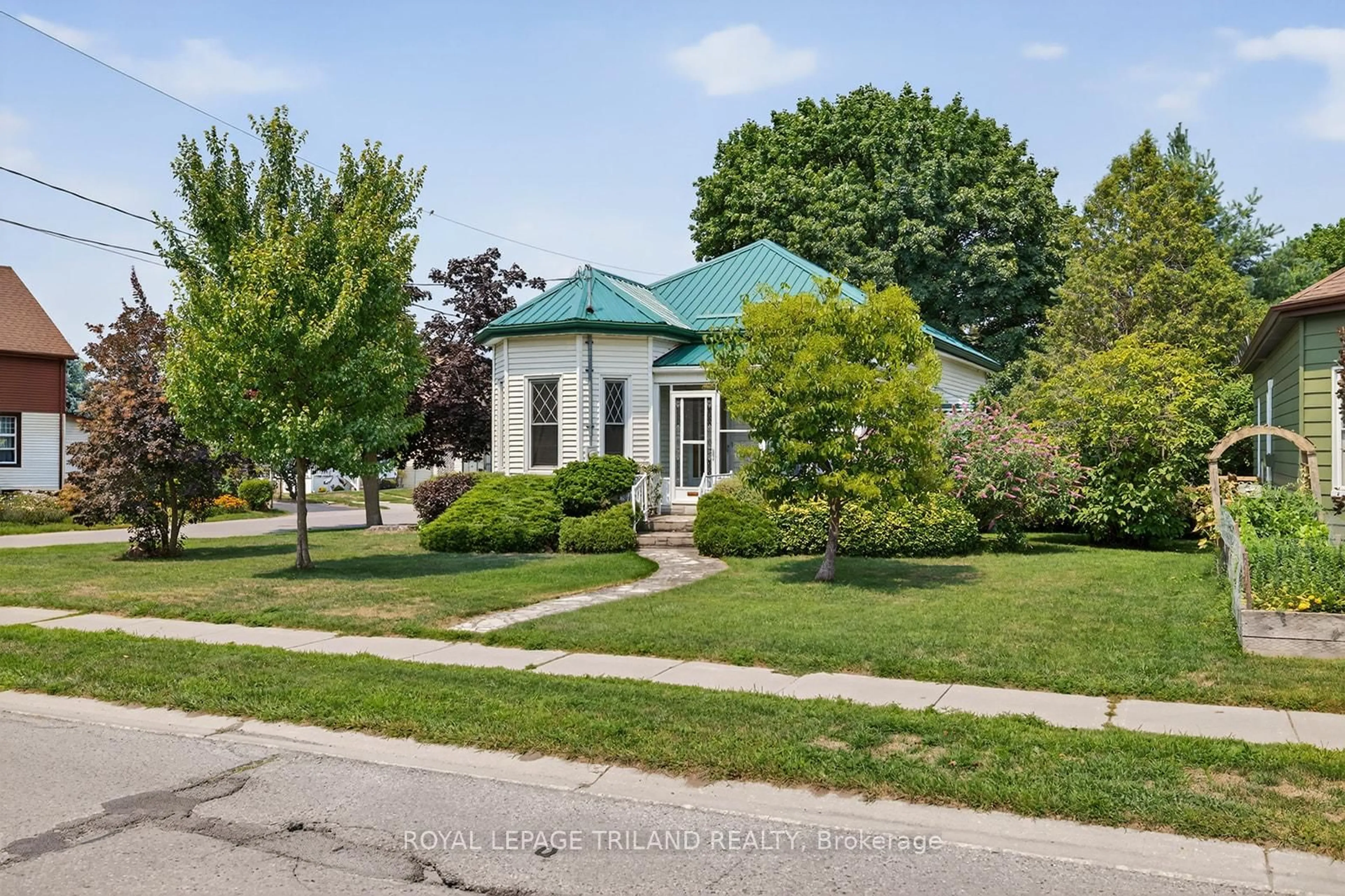 Unknown for 53 Chester St, St. Thomas Ontario N5R 1V4