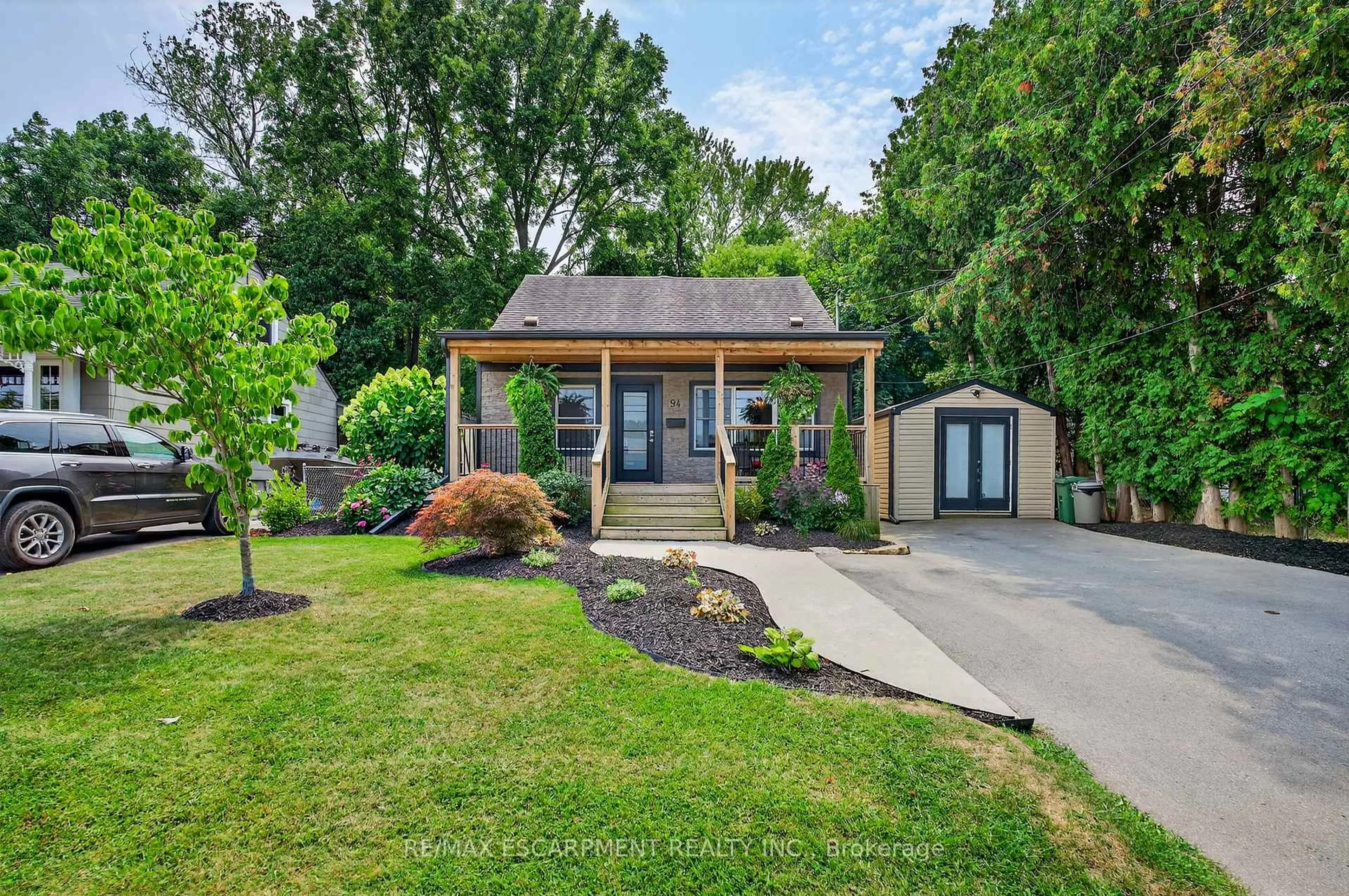 Home with brick exterior material, street for 94 Mercer St, Hamilton Ontario L9H 2N6