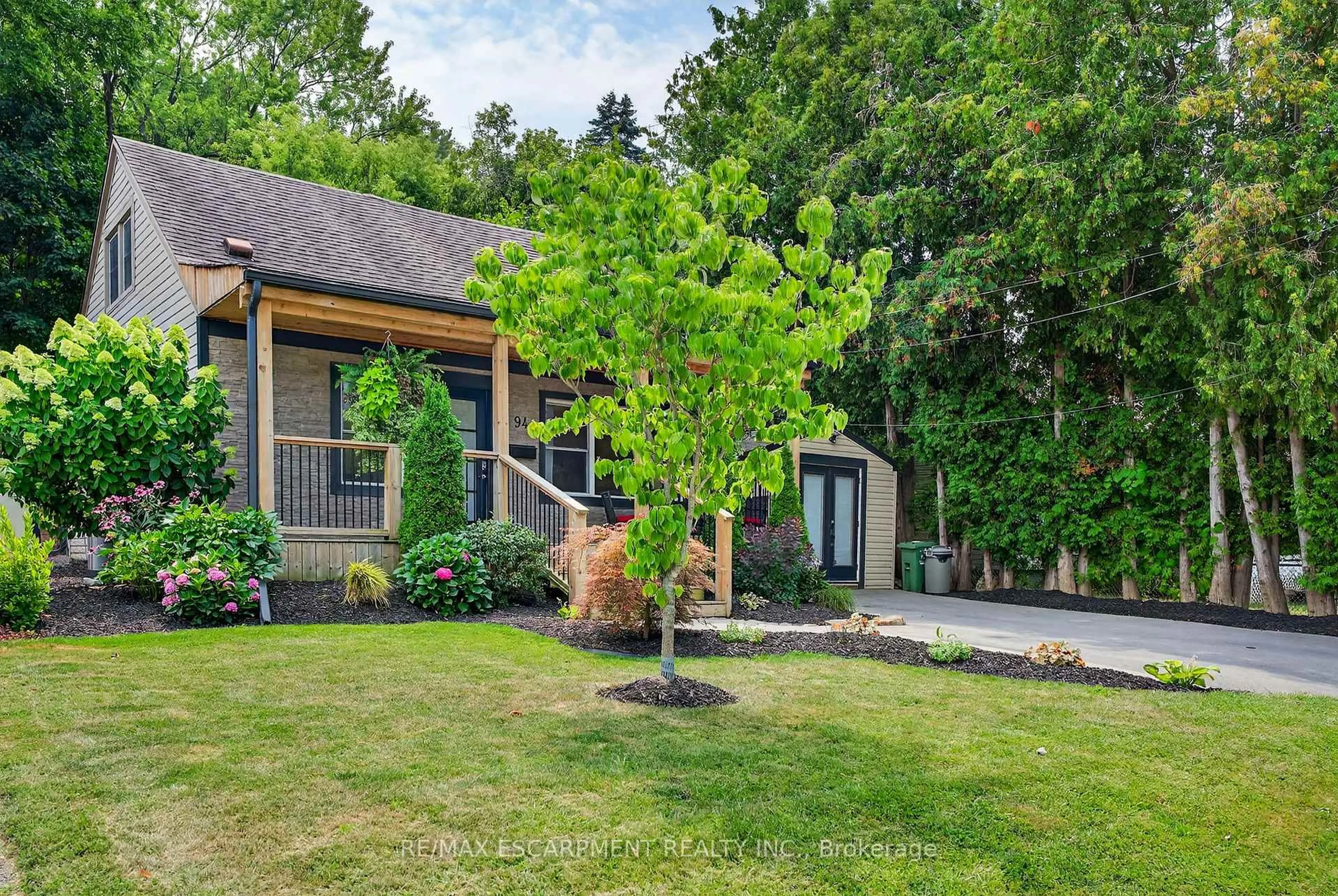 Patio, unknown for 94 Mercer St, Hamilton Ontario L9H 2N6