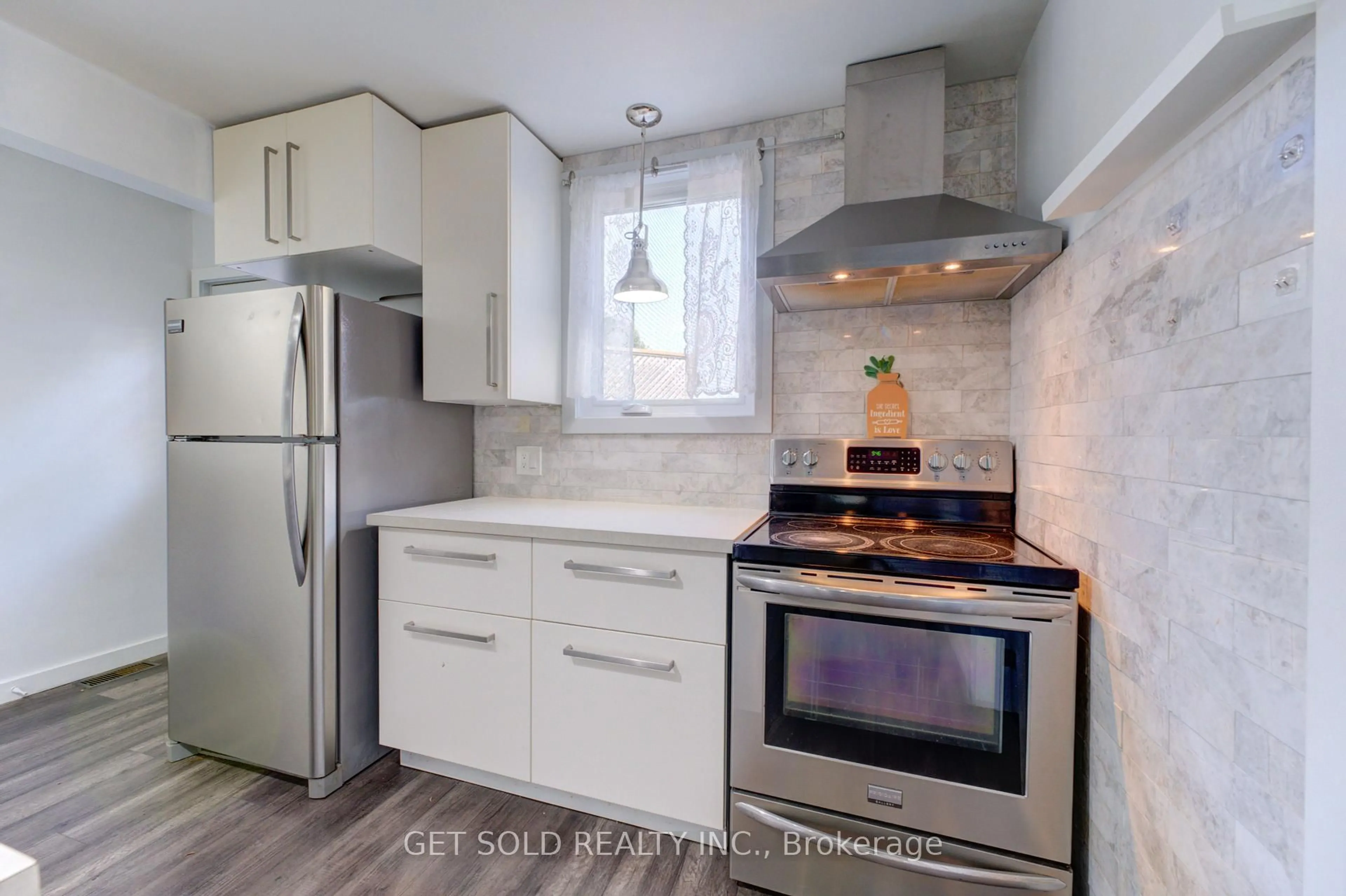 Standard kitchen, unknown for 37 Maplecrest Ave, St. Catharines Ontario L2T 1A7