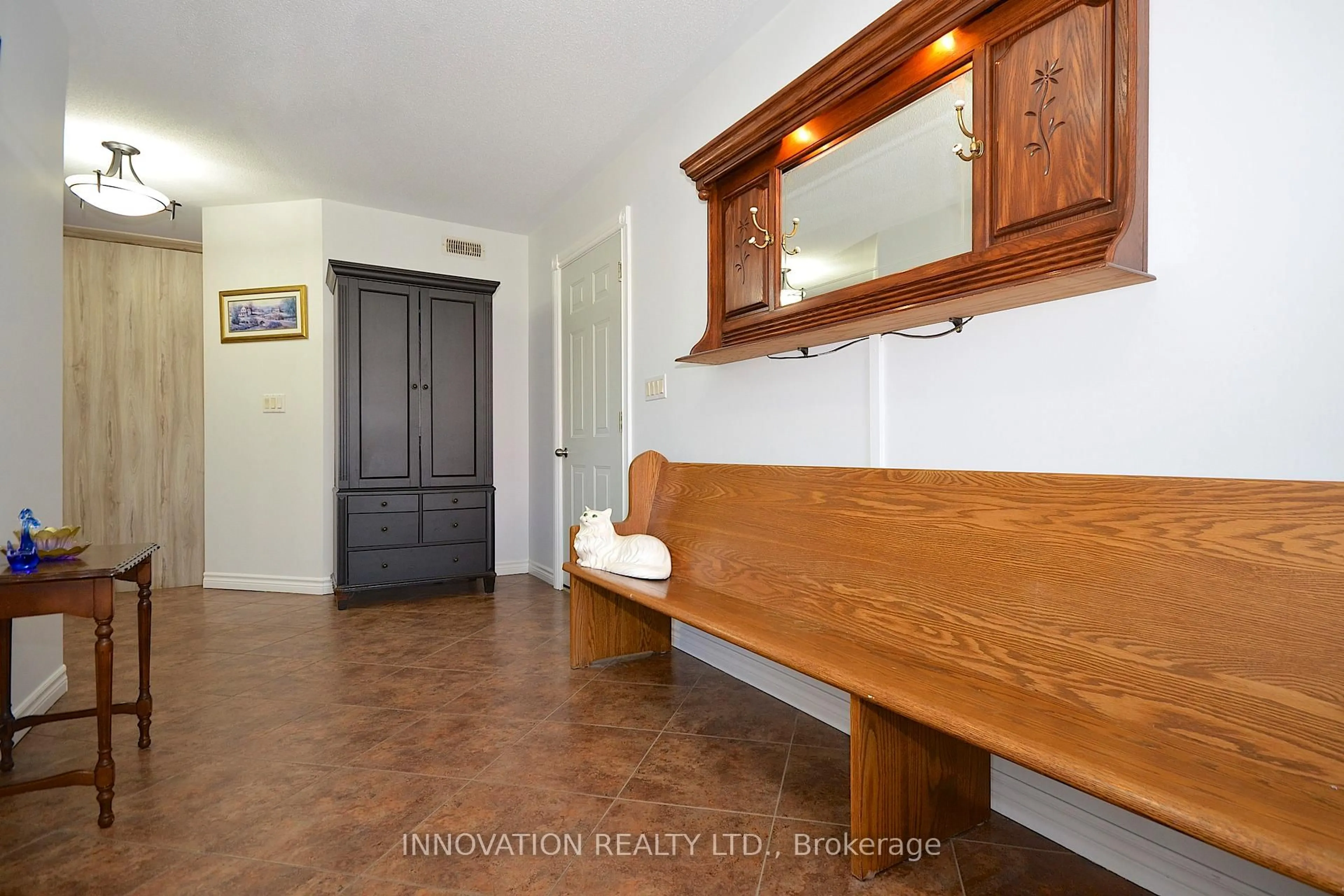 Indoor entryway for 7 Main St, Cobden Ontario K0J 1K0