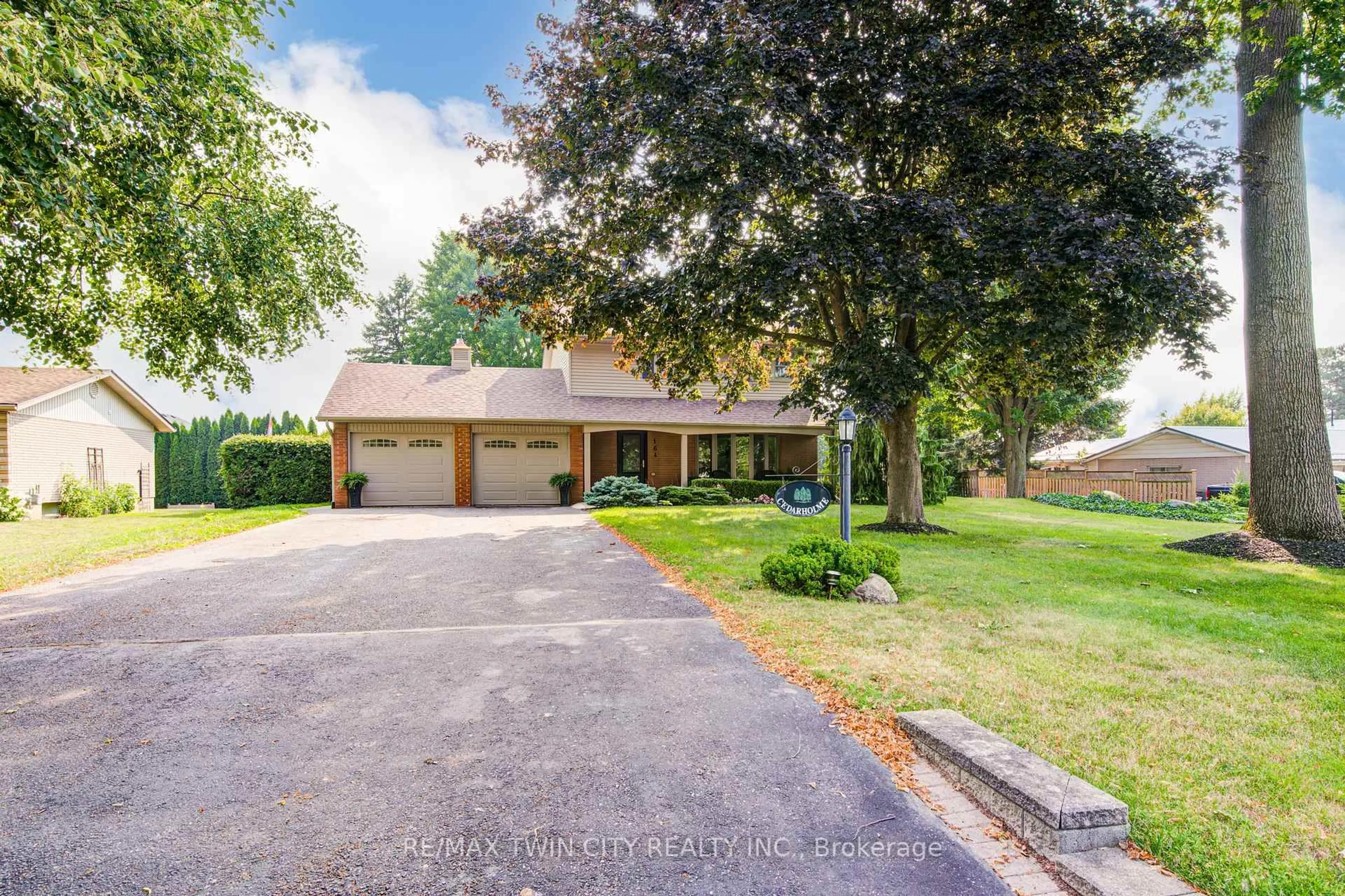 A pic from outside/outdoor area/front of a property/back of a property/a pic from drone, street for 164 Quarter Town Line, Tillsonburg Ontario N4G 4E1