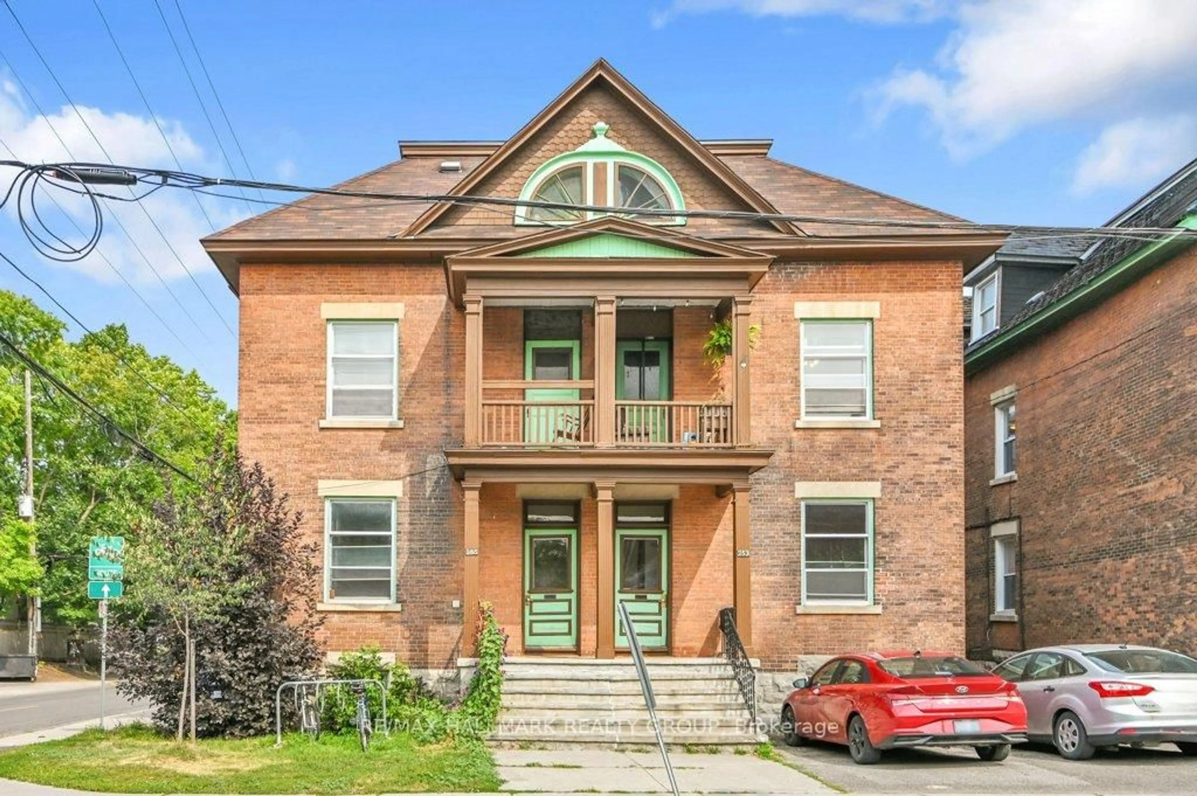 Home with brick exterior material, building for 255 Fifth Ave, Ottawa Ontario K1S 2N1