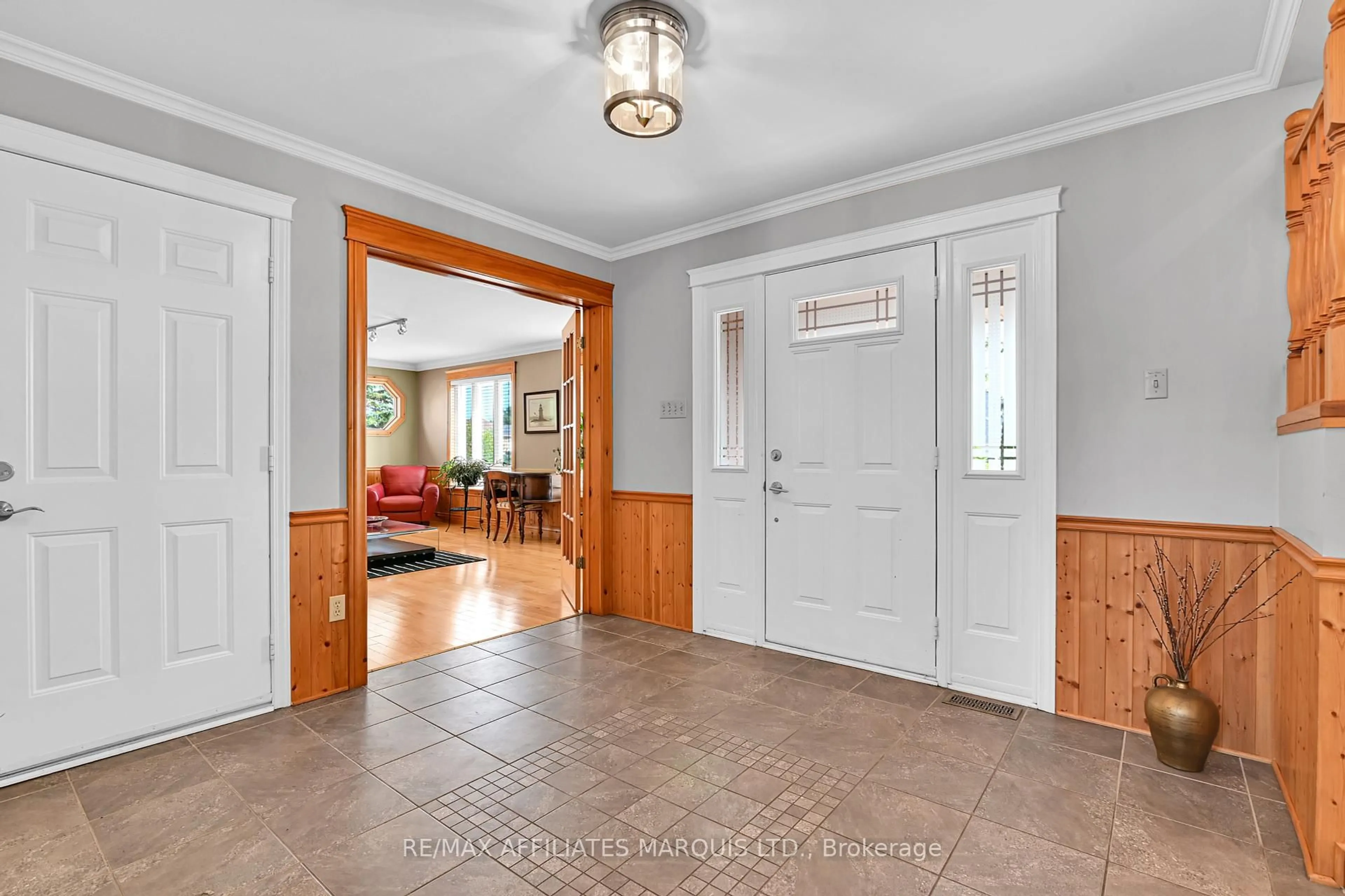Indoor entryway for 19 CHANTINE Dr, South Stormont Ontario K0C 1P0
