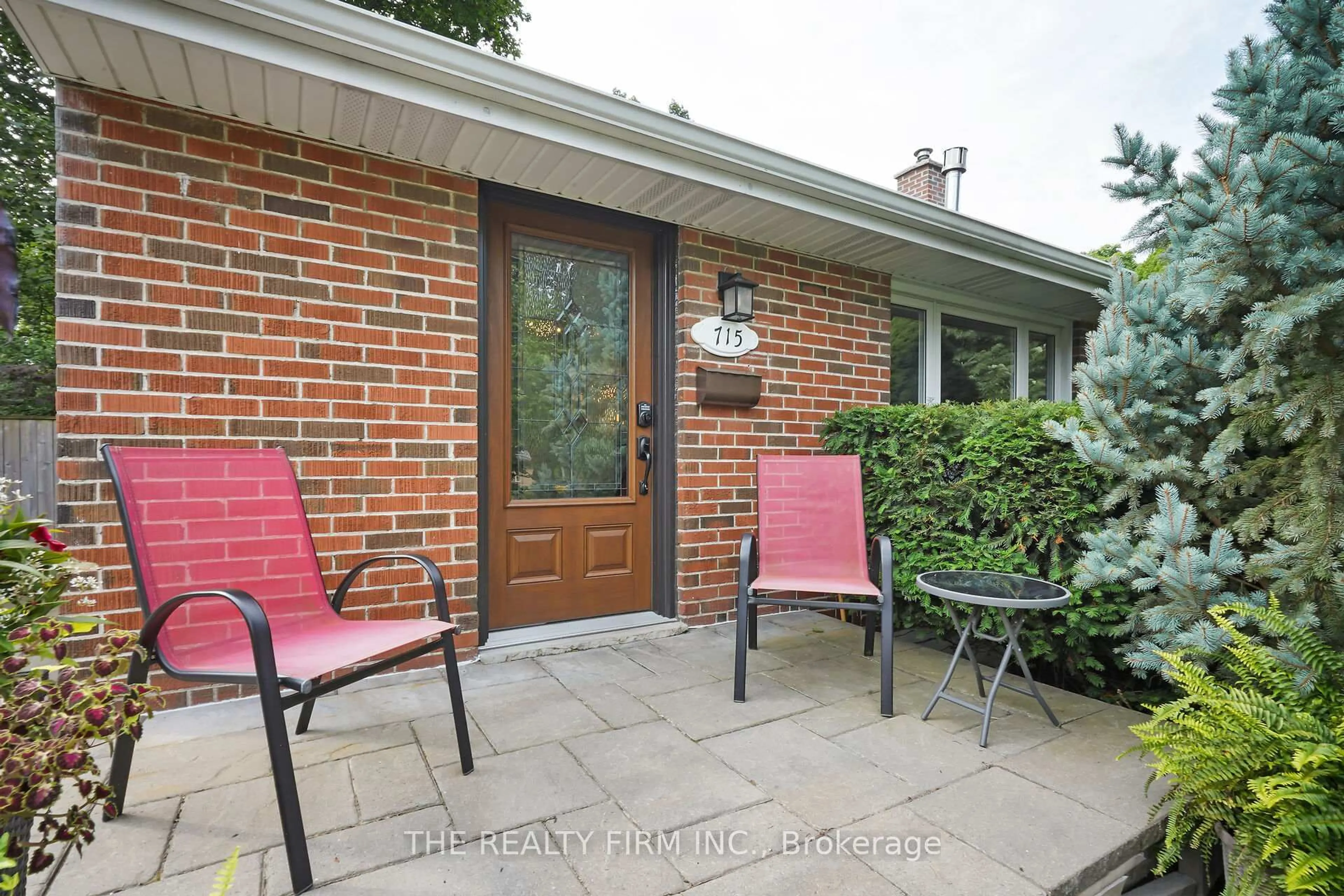 Patio, street for 715 Leroy Ave, London East Ontario N5Y 4G4
