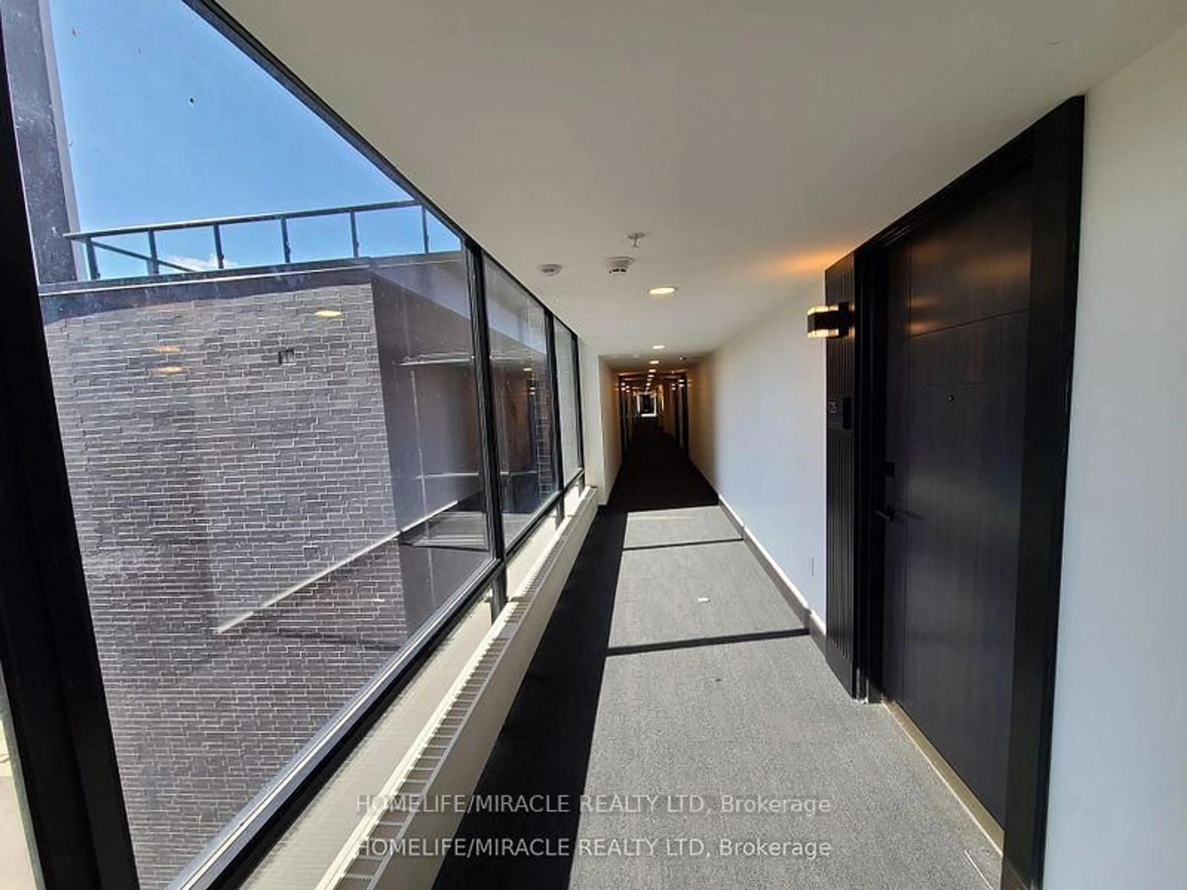 Indoor foyer for 145 columbia St W St #725, Waterloo Ontario N2L 0K7