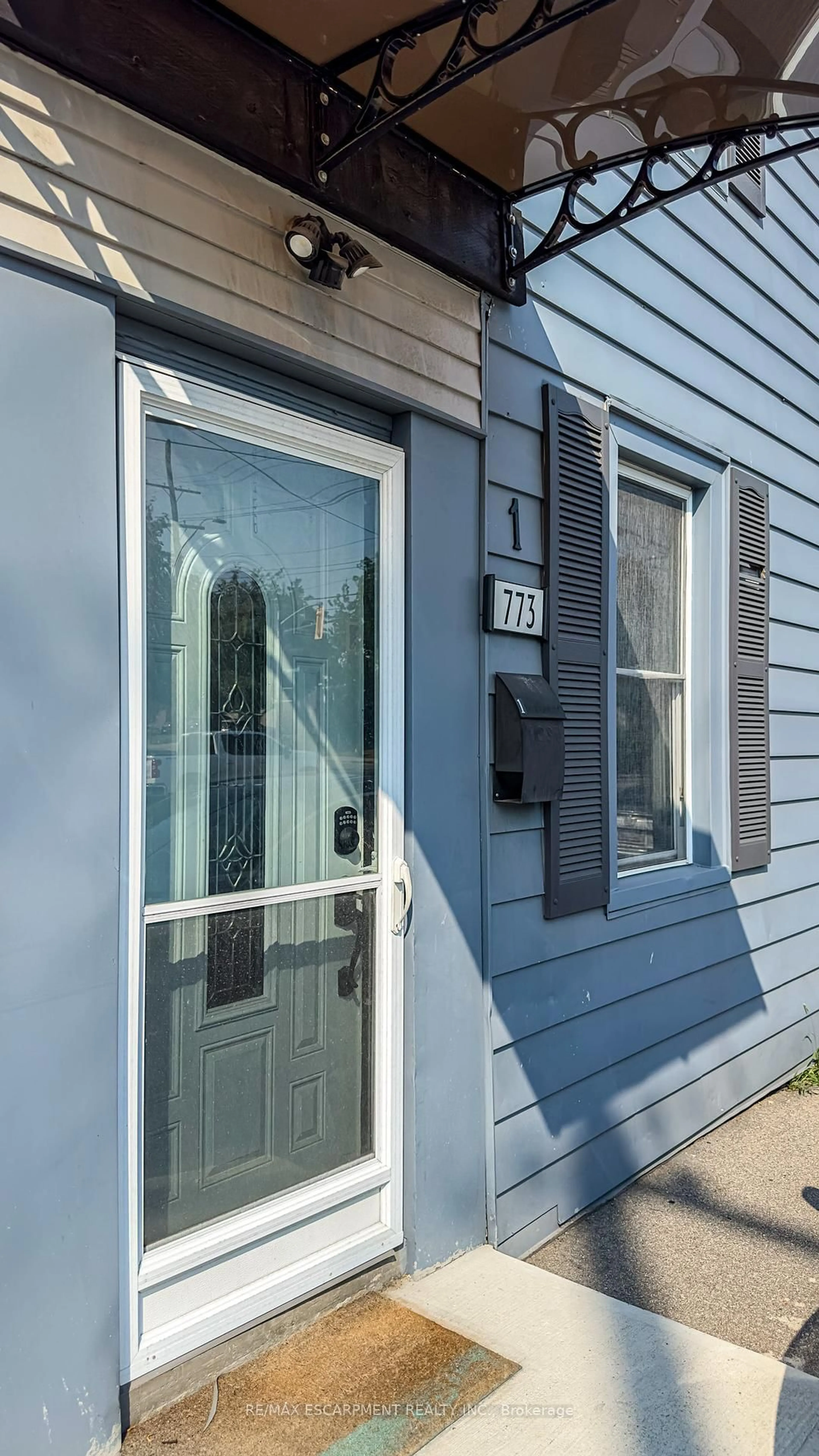 Home with vinyl exterior material, street for 773 Lawrence Rd, Hamilton Ontario L8K 1Z7