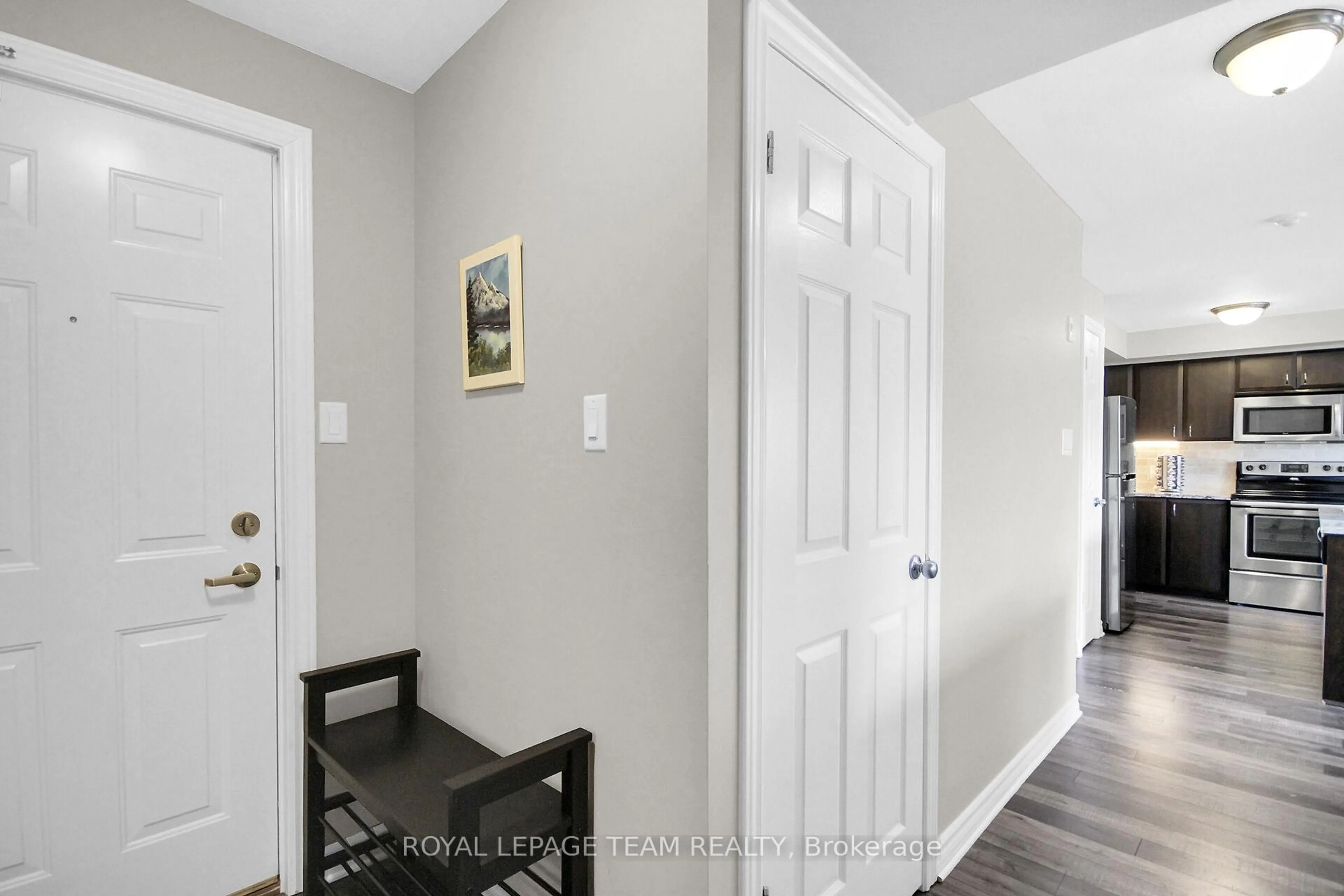 Indoor entryway for 46 Barnstone Dr #5, Ottawa Ontario K2G 4R6