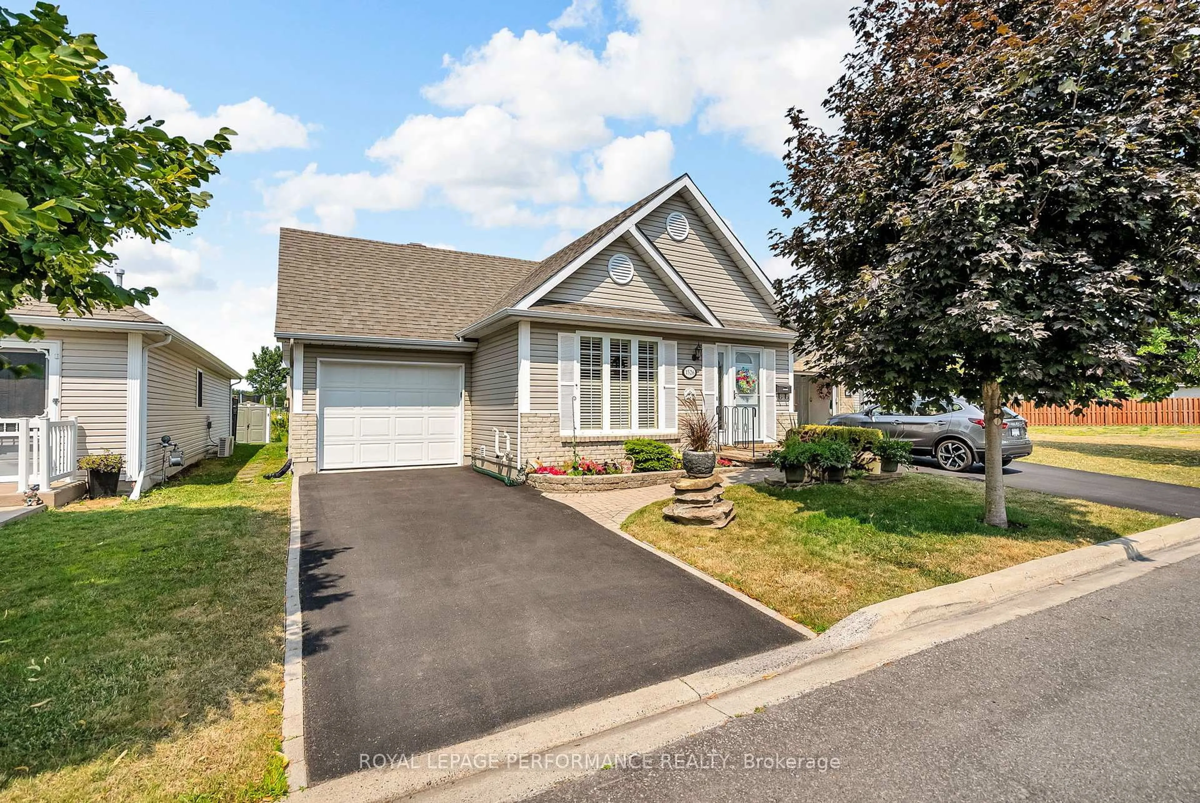 Home with vinyl exterior material, street for 1526 Frank Crt, Cornwall Ontario K6H 7N7