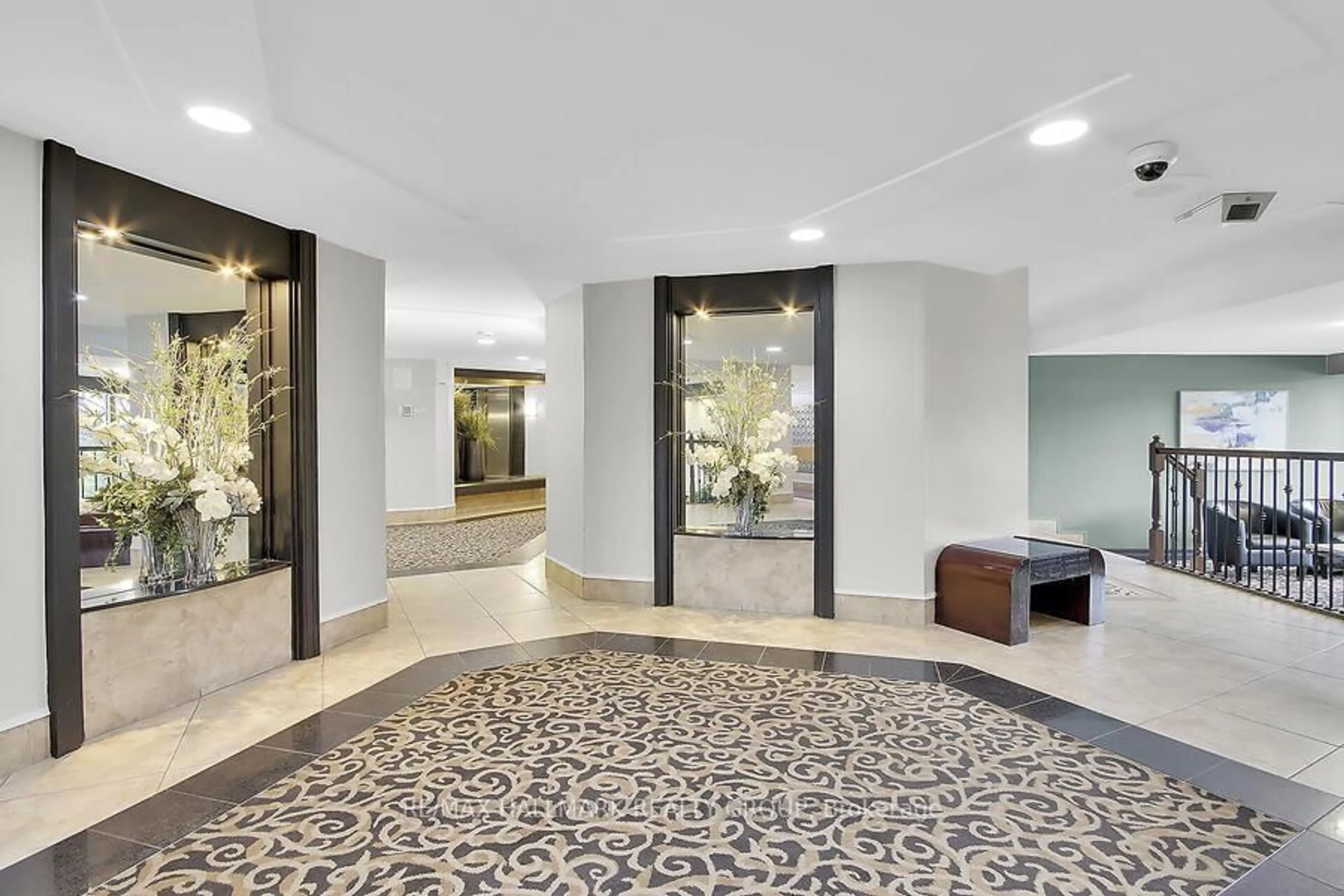 Indoor foyer for 1081 Ambleside Dr #705, Ottawa Ontario K2B 8C8