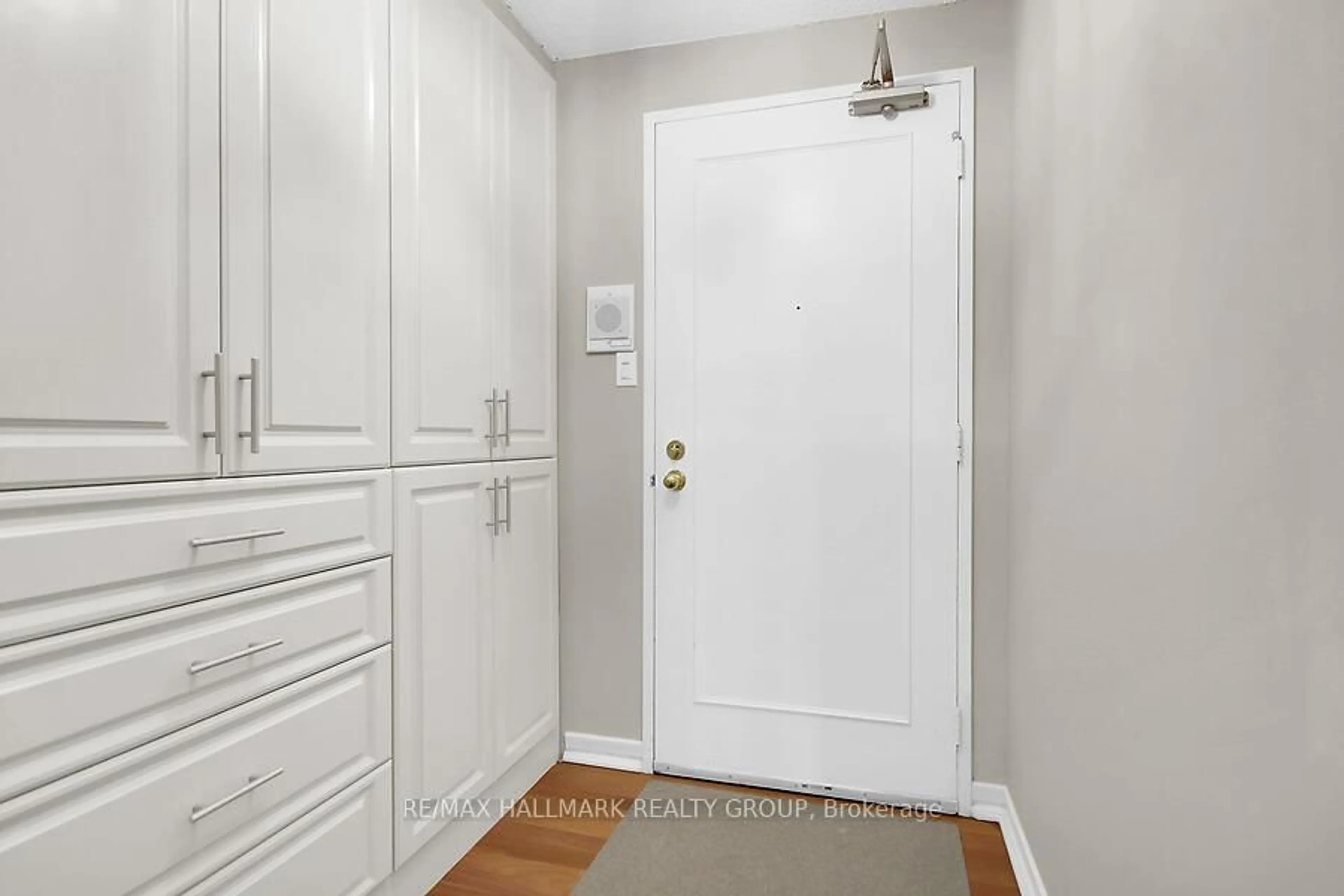 Indoor entryway for 1081 Ambleside Dr #705, Ottawa Ontario K2B 8C8