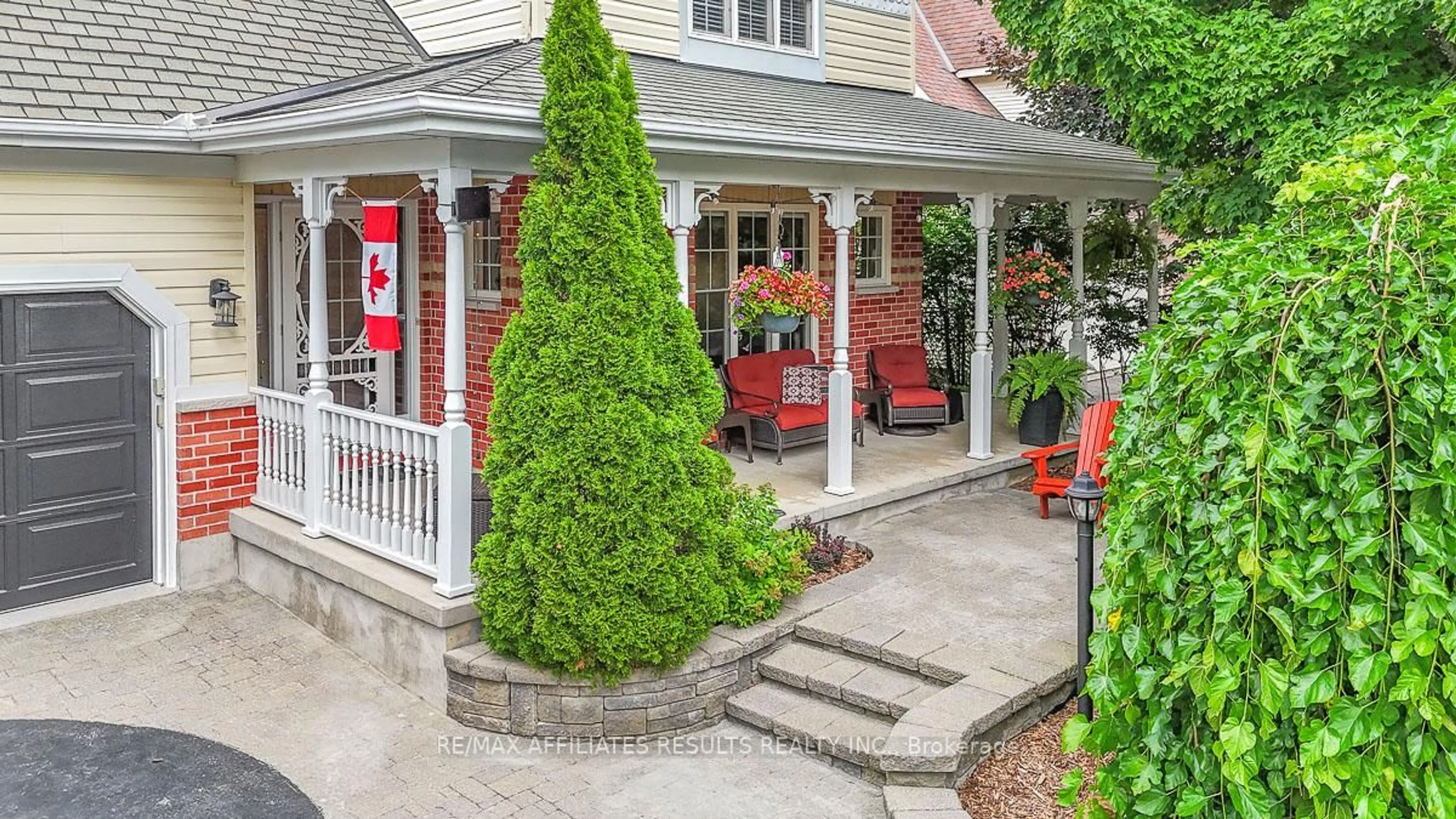 Patio, street for 35 Crantham Cres, Ottawa Ontario K2S 1R2