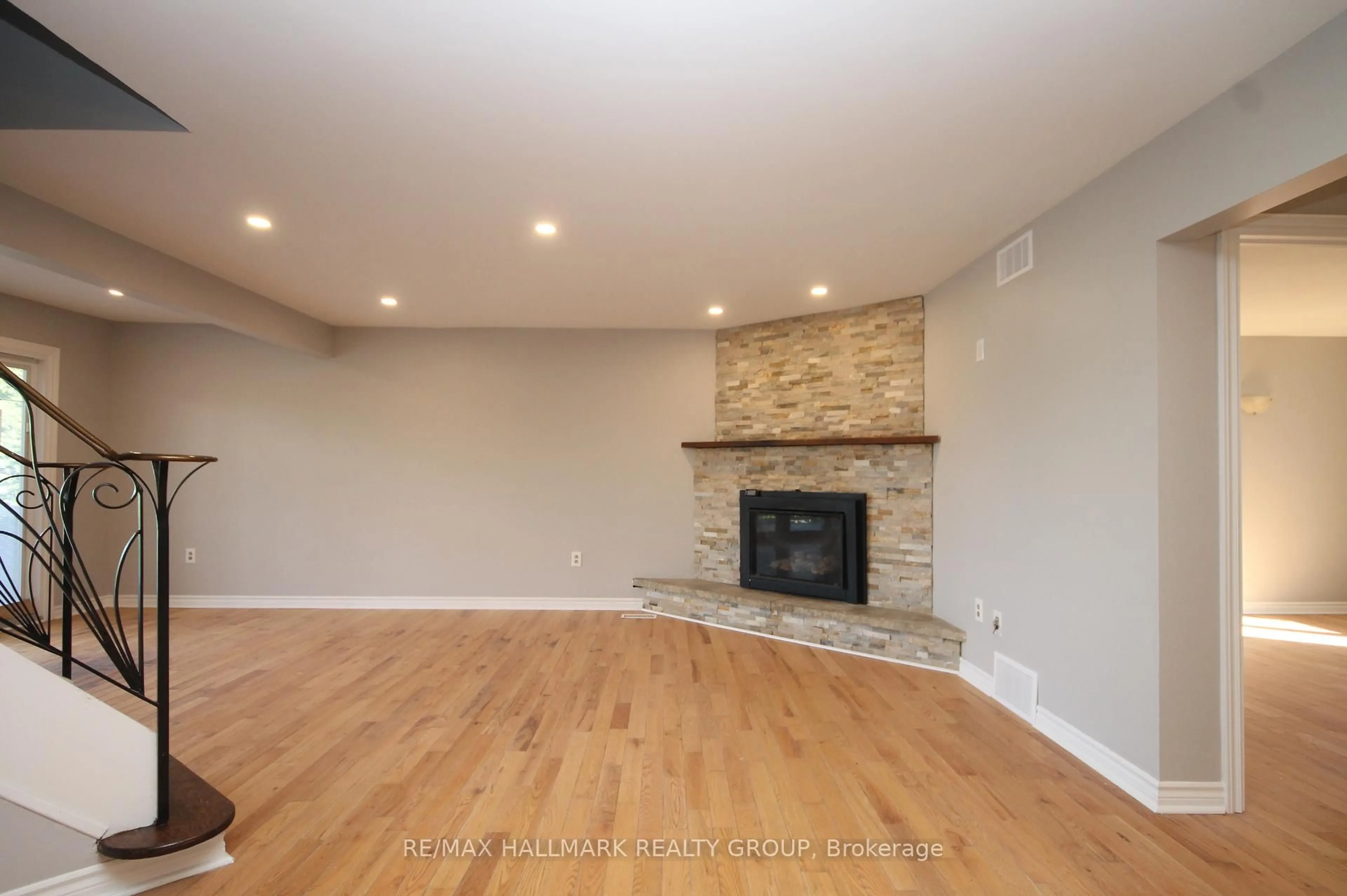 A pic of a room for 1844 RIVER Rd, Ottawa Ontario K4M 1B4