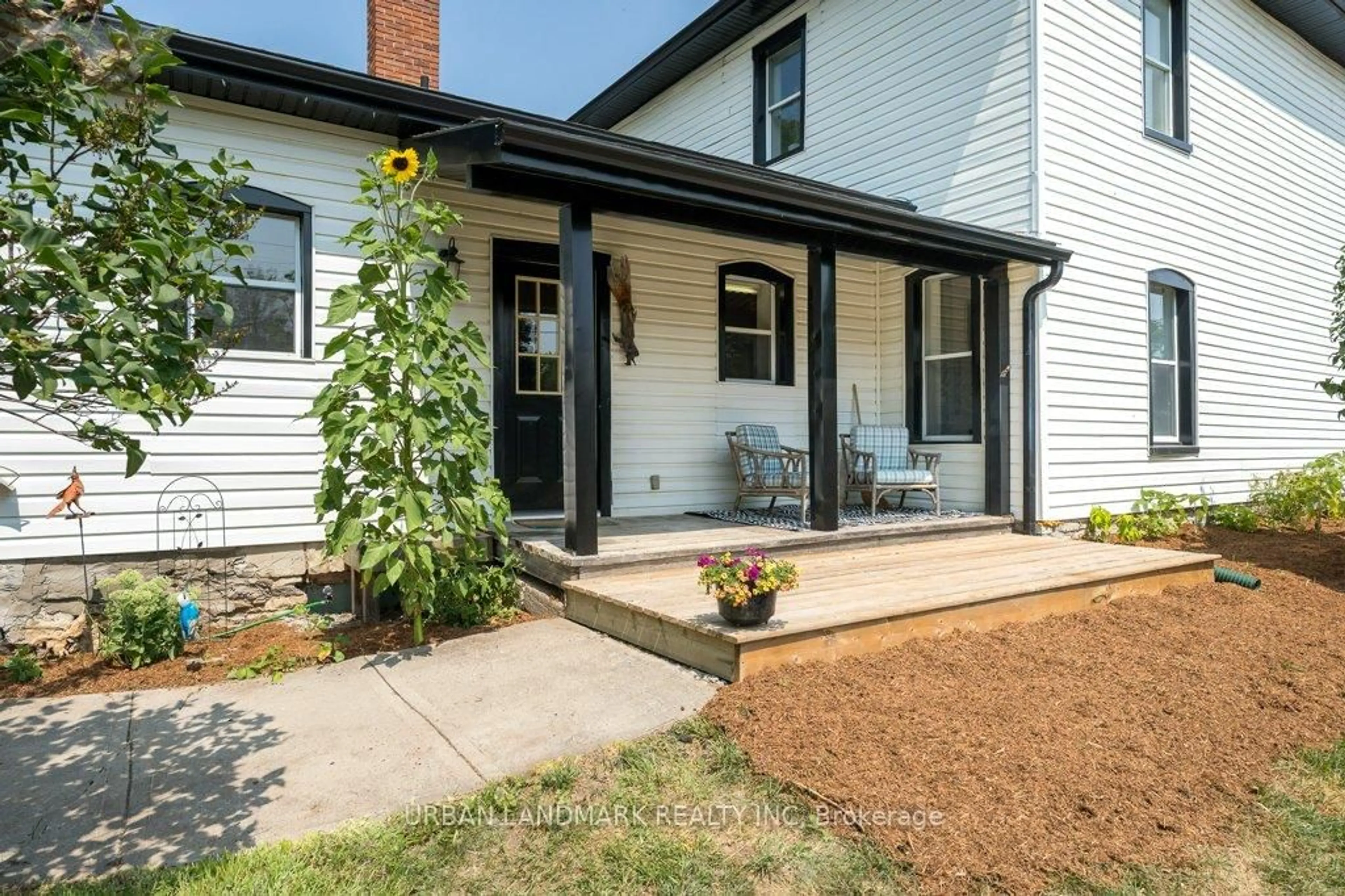 Patio, street for 40-42 St Peters St, Madoc Ontario K0K 2K0