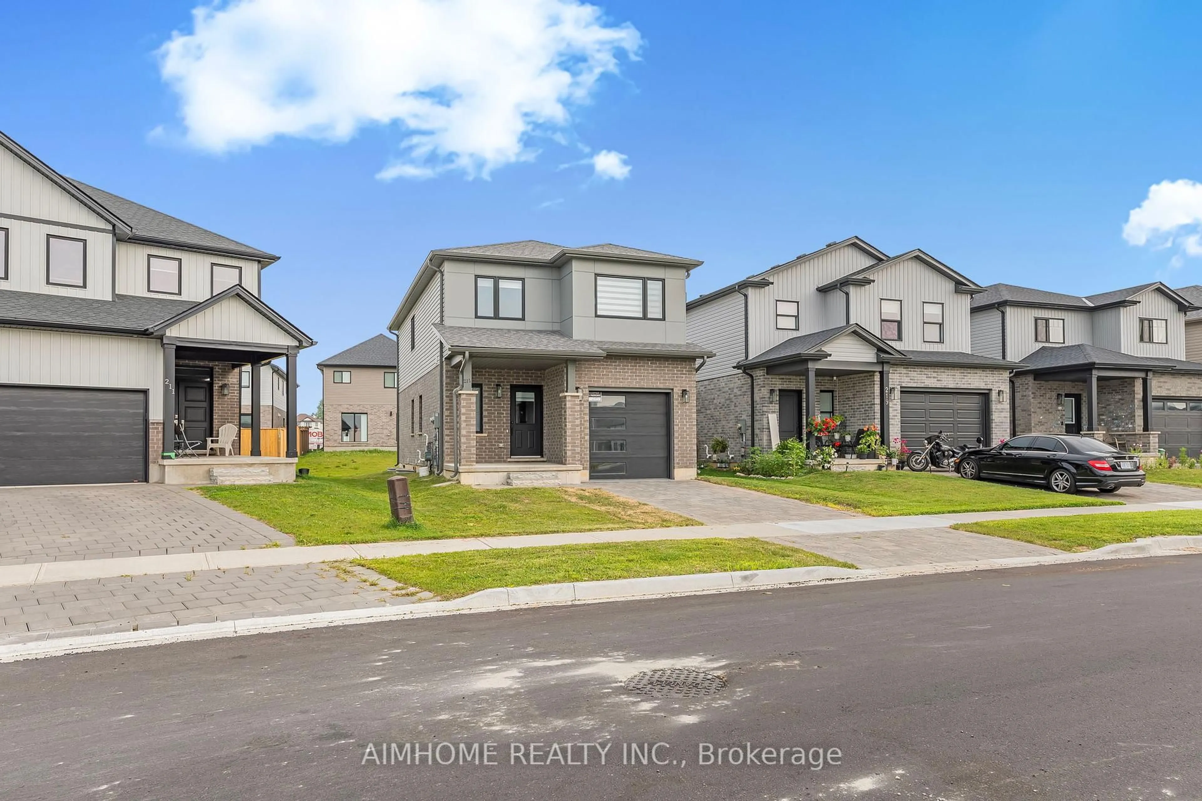 A pic from outside/outdoor area/front of a property/back of a property/a pic from drone, street for 215 Byers St, London South Ontario N6L 0J2