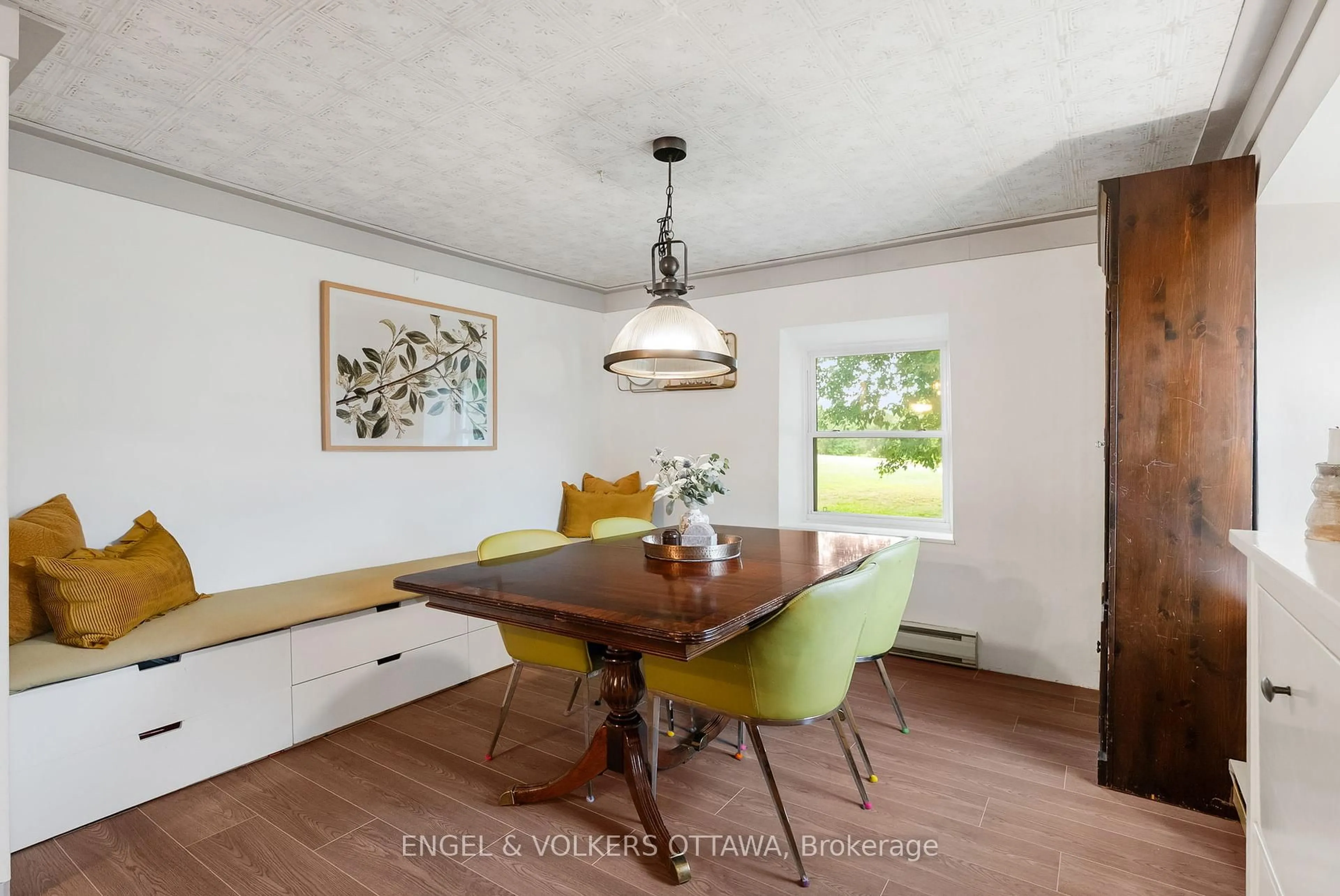 Dining room, wood/laminate floor for 179 Church St, Beckwith Ontario K7A 0K2