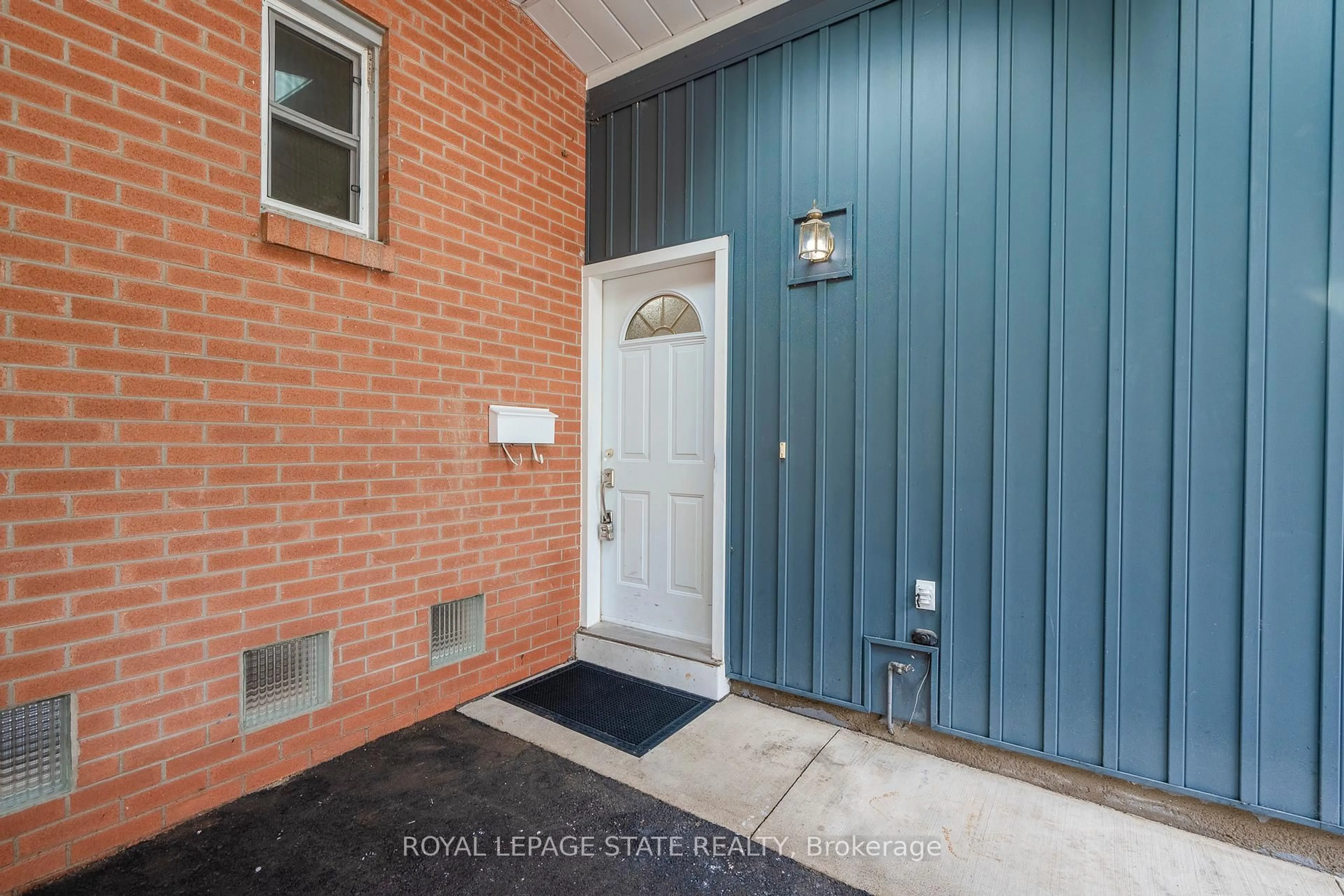 Unknown for 14 Pleasant Ave, Hamilton Ontario L9H 3S7