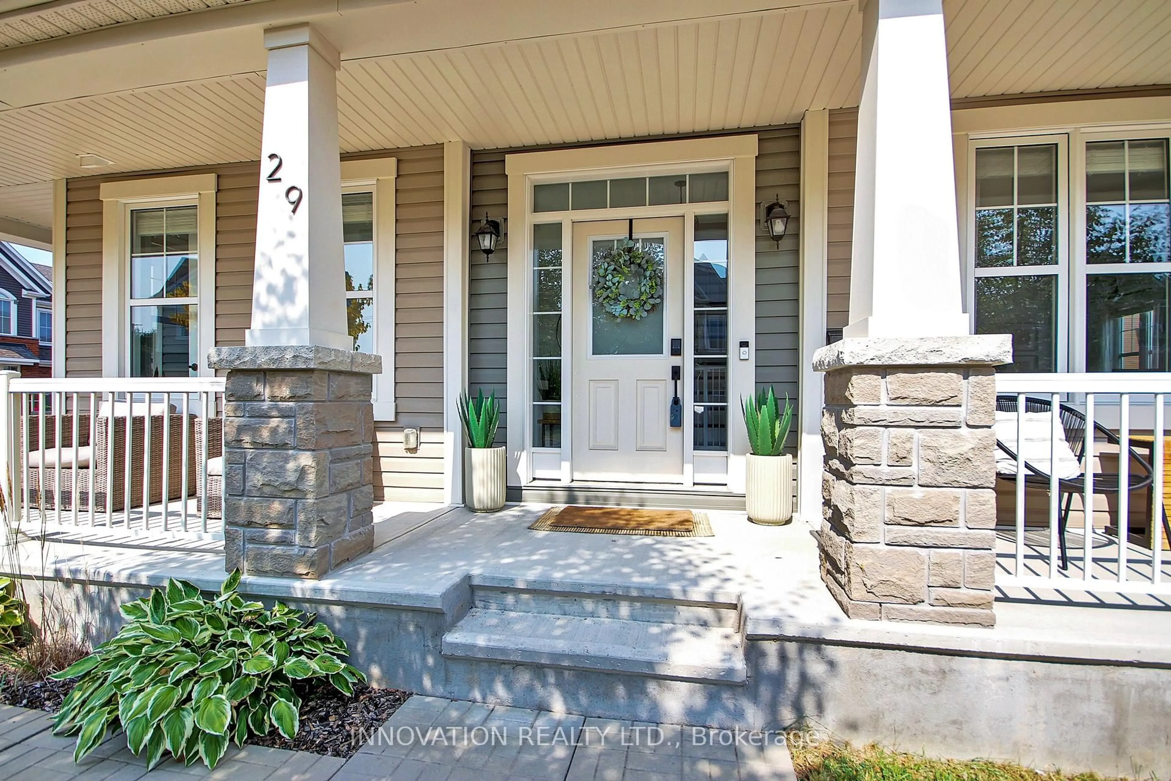 Indoor entryway for 29 Sweetbay Circ, Ottawa Ontario K2S 1B9