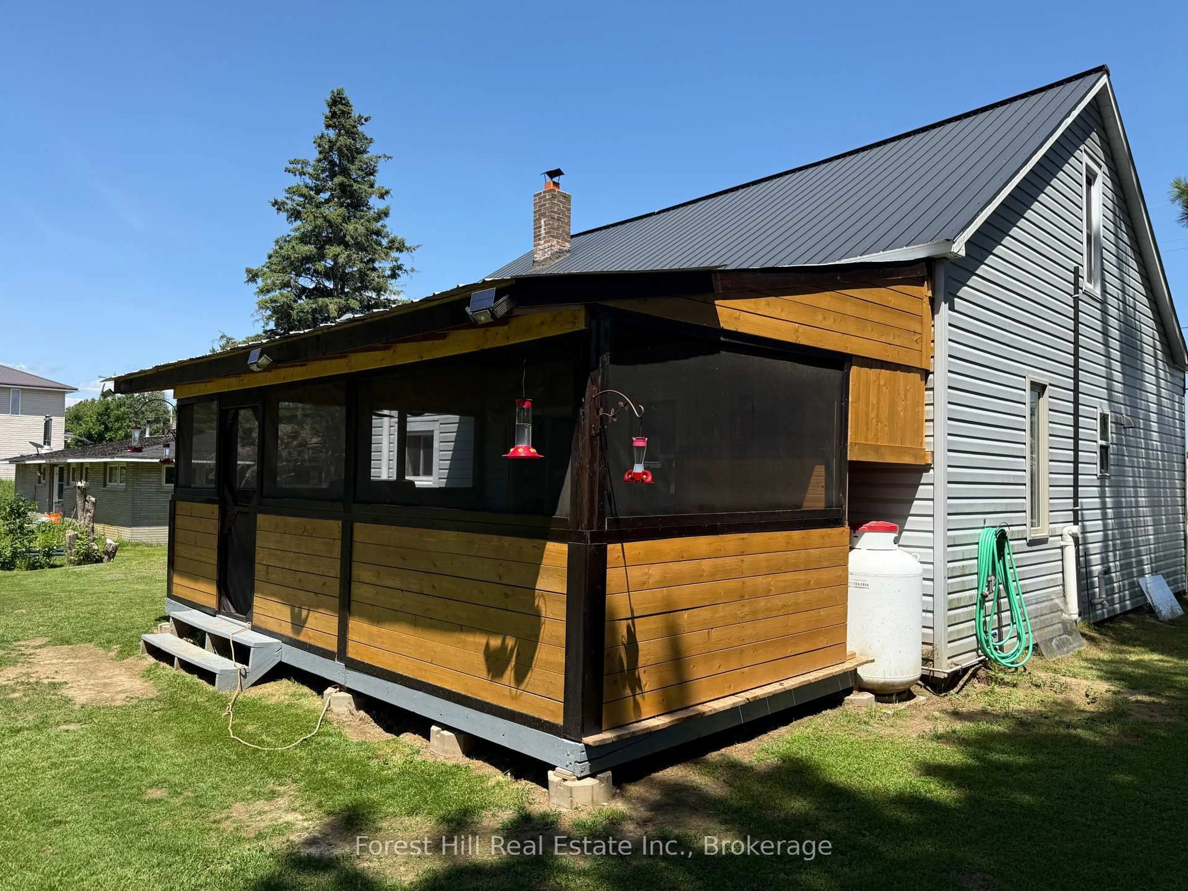 Shed for 10709 522 Highway, Parry Sound Remote Area Ontario P0H 1A0
