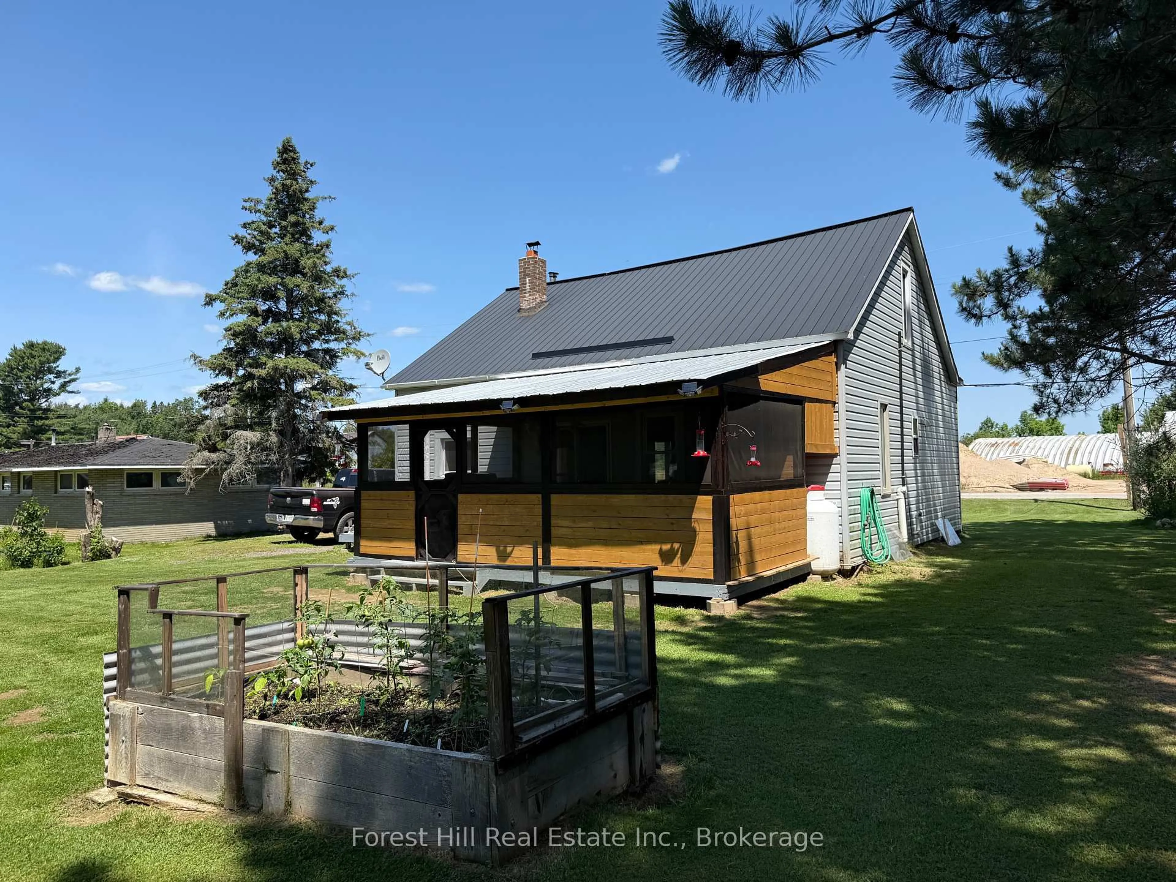 A pic from outside/outdoor area/front of a property/back of a property/a pic from drone, unknown for 10709 522 Highway, Parry Sound Remote Area Ontario P0H 1A0