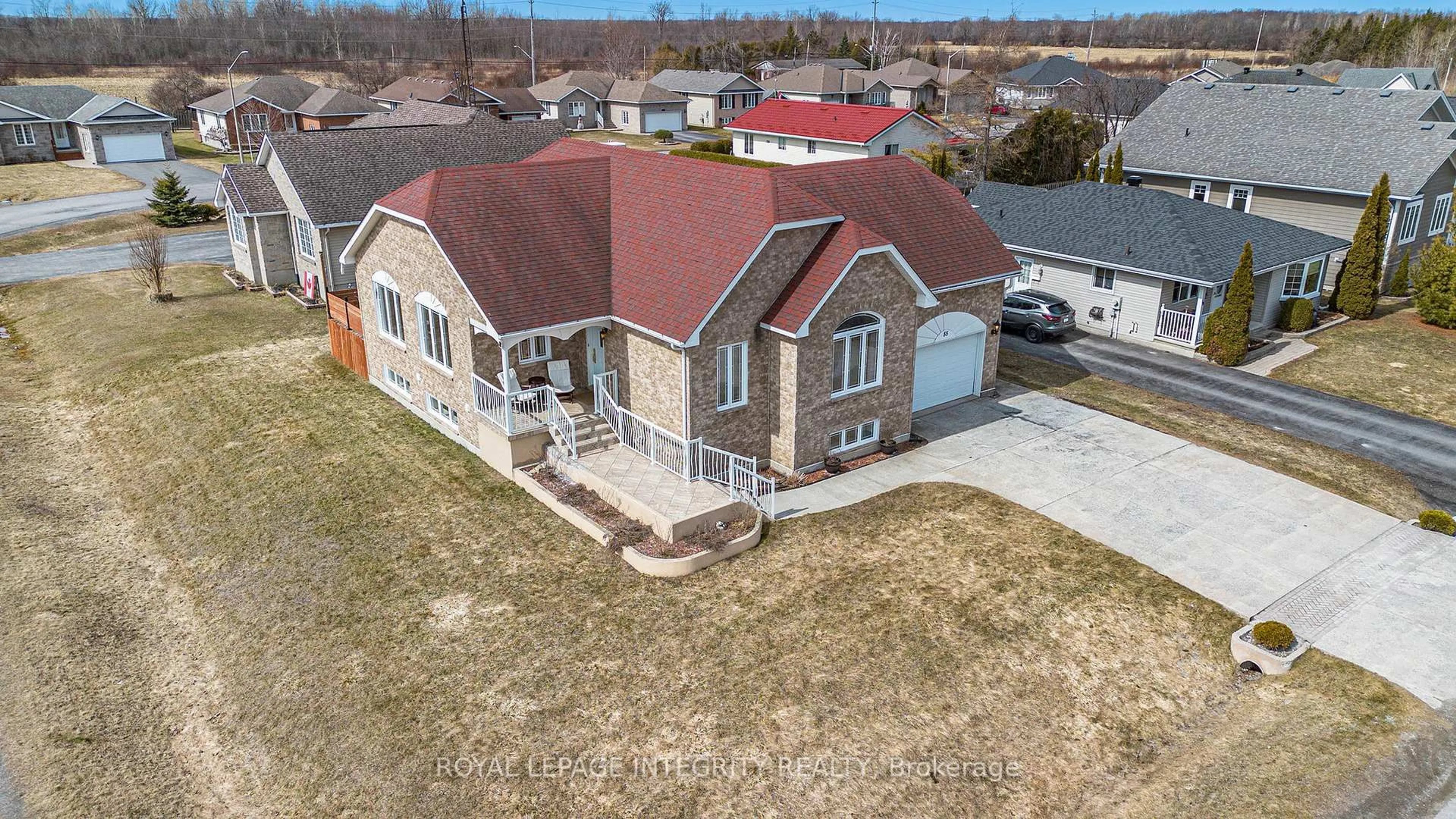 A pic from outside/outdoor area/front of a property/back of a property/a pic from drone, street for 55 Rowan Dr, South Dundas Ontario K0C 1X0