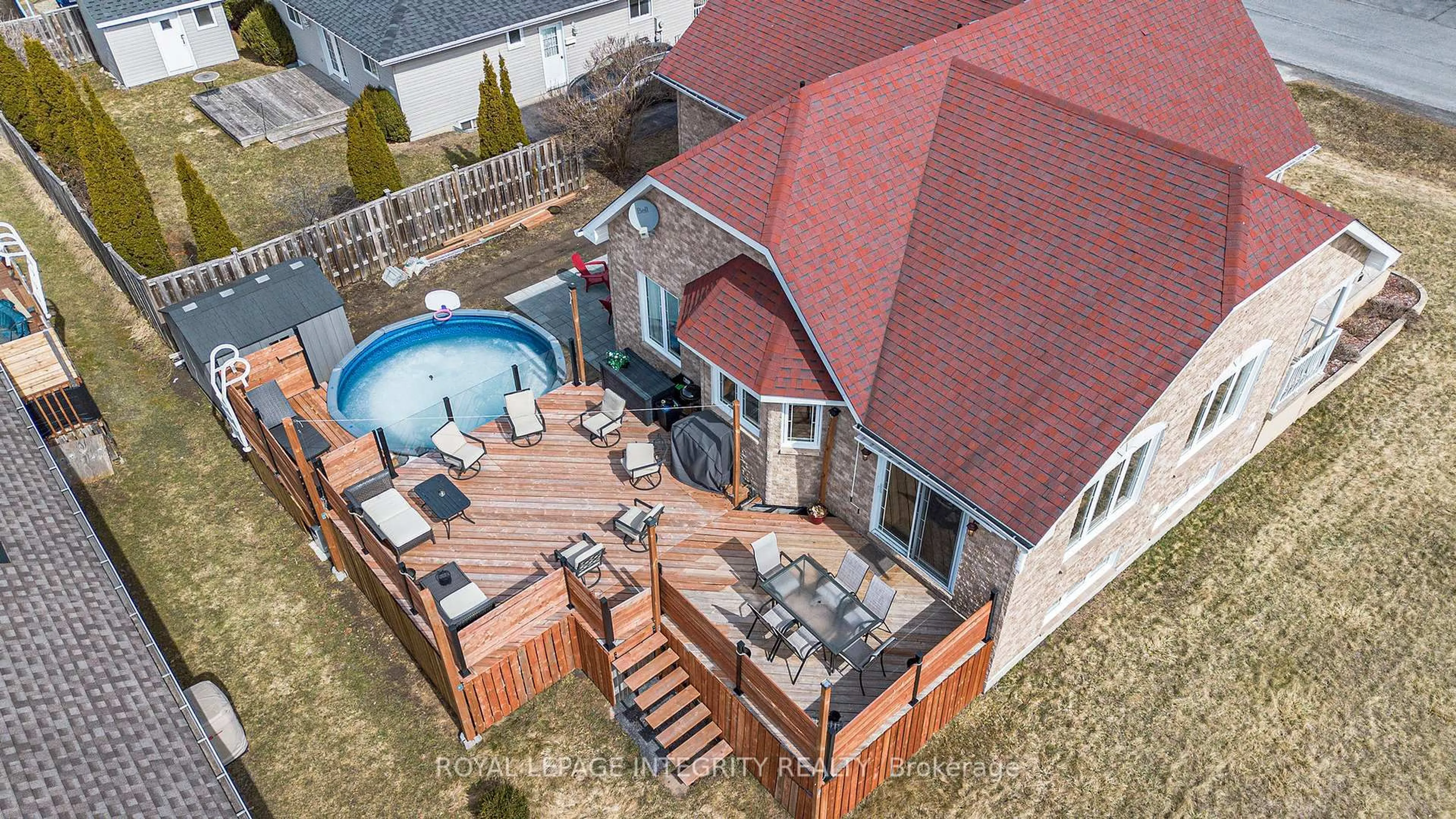 A pic from outside/outdoor area/front of a property/back of a property/a pic from drone, unknown for 55 Rowan Dr, South Dundas Ontario K0C 1X0